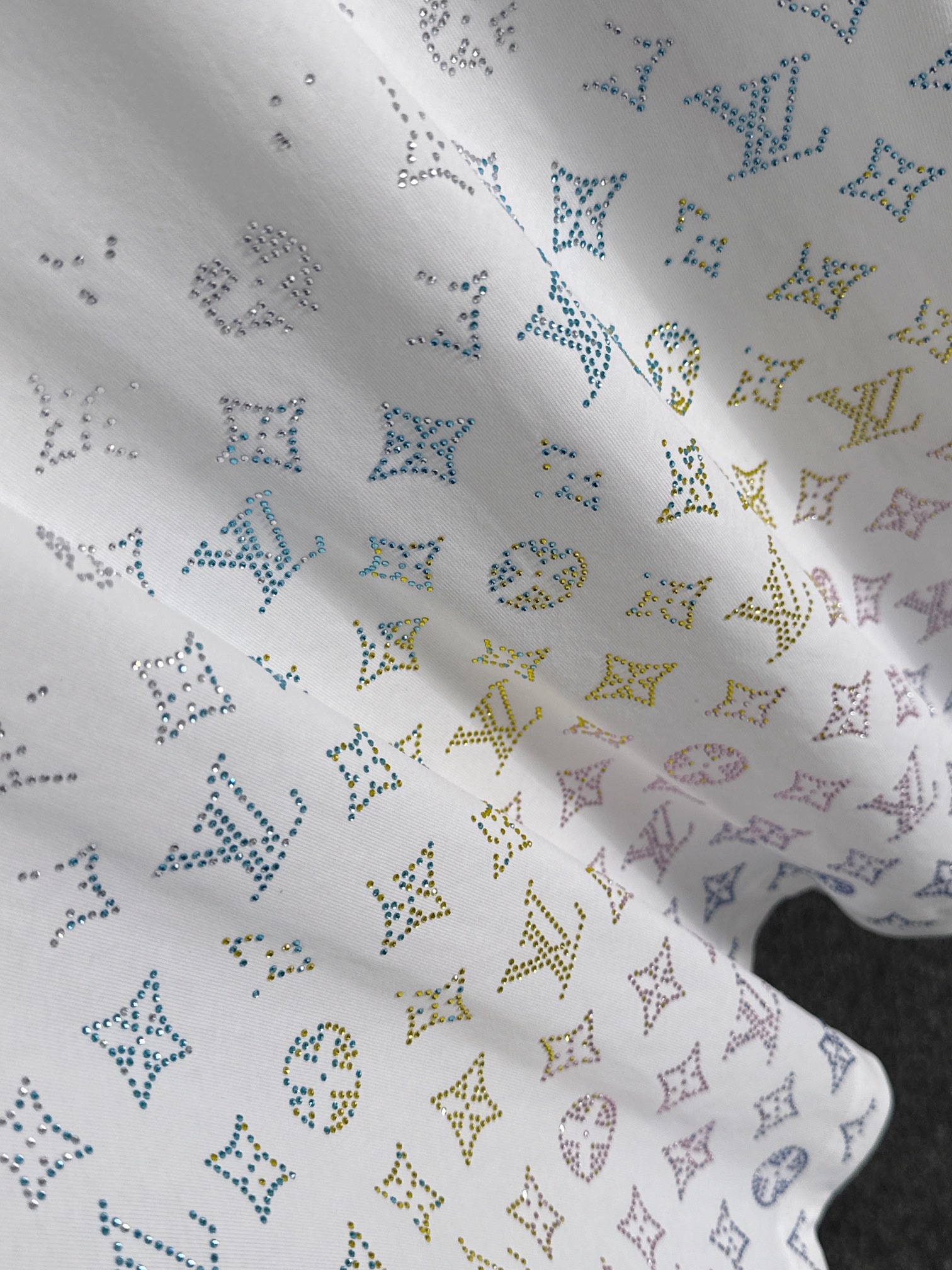 ルイ・ヴィトン 2025年春夏新作 ブラック/ホワイト 半袖 T138050