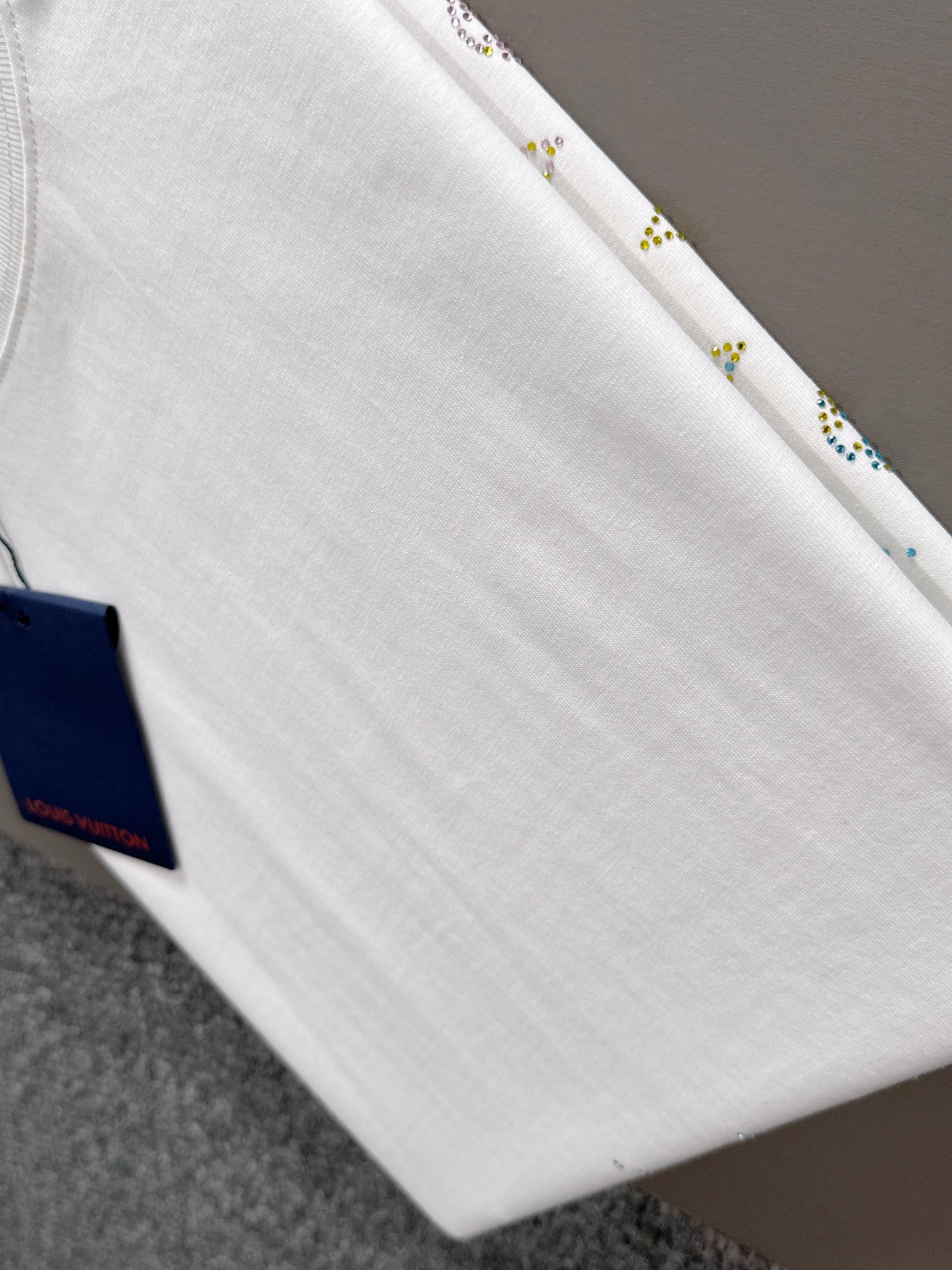 ルイ・ヴィトン 2025年春夏新作 ブラック/ホワイト 半袖 T138050