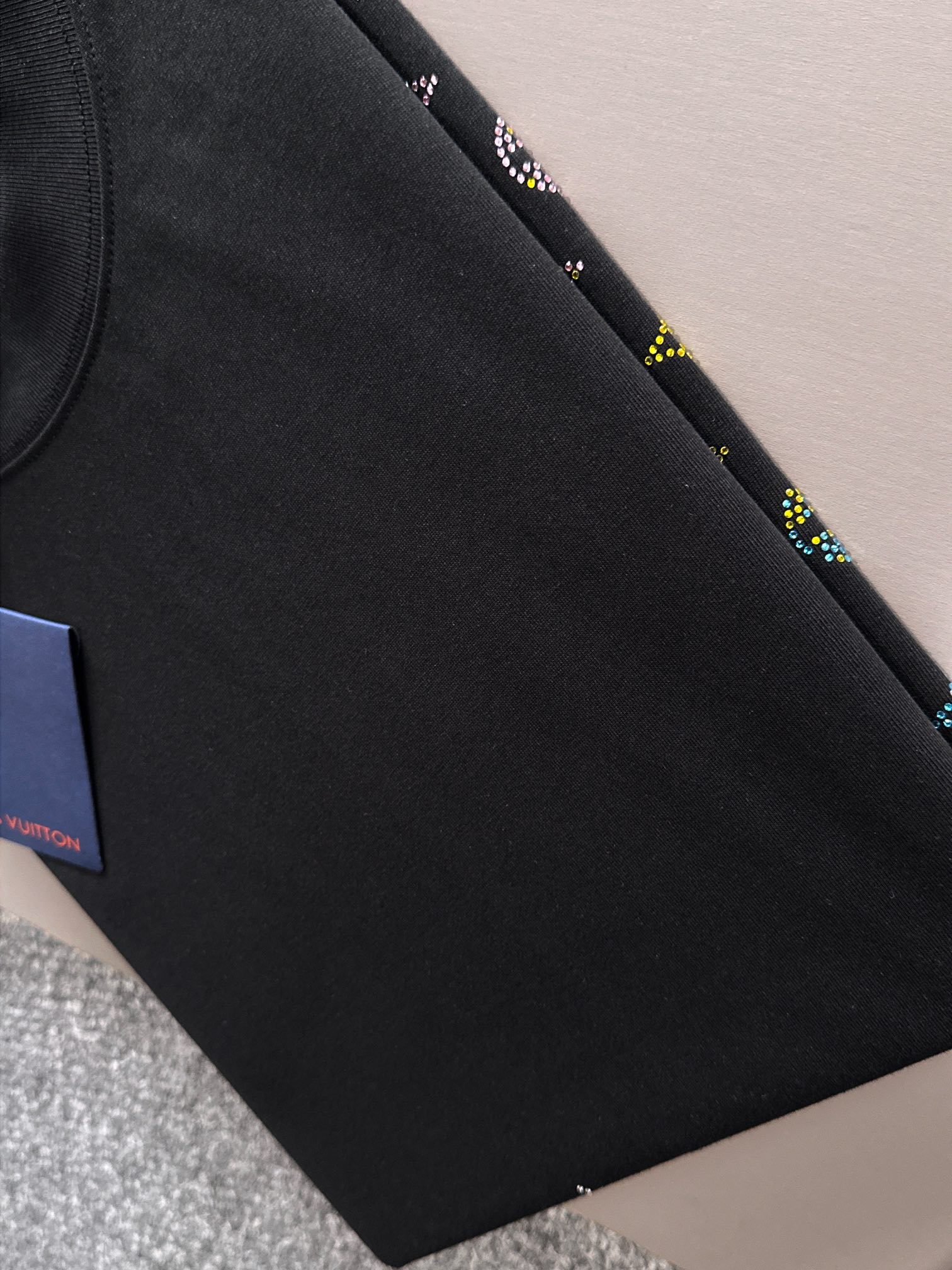 ルイ・ヴィトン 2025年春夏新作 ブラック/ホワイト 半袖 T138050