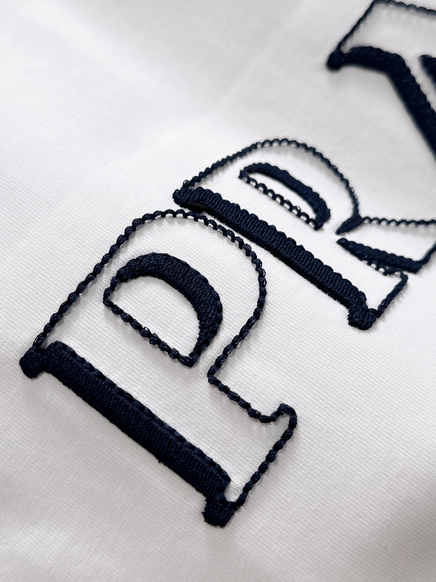 【プラダ】2025年春夏新作 ブラック/ホワイト 半袖 T138048