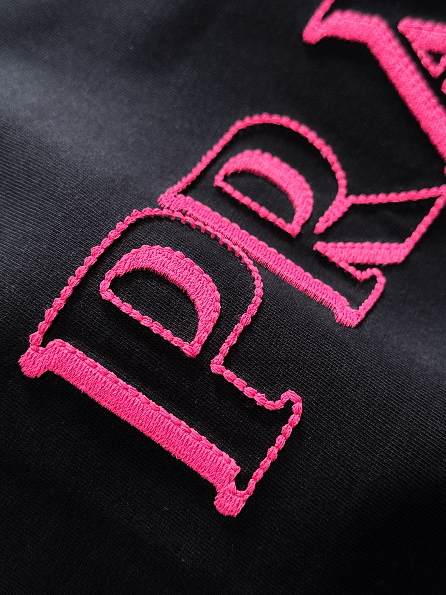 【プラダ】2025年春夏新作 ブラック/ホワイト 半袖 T138048