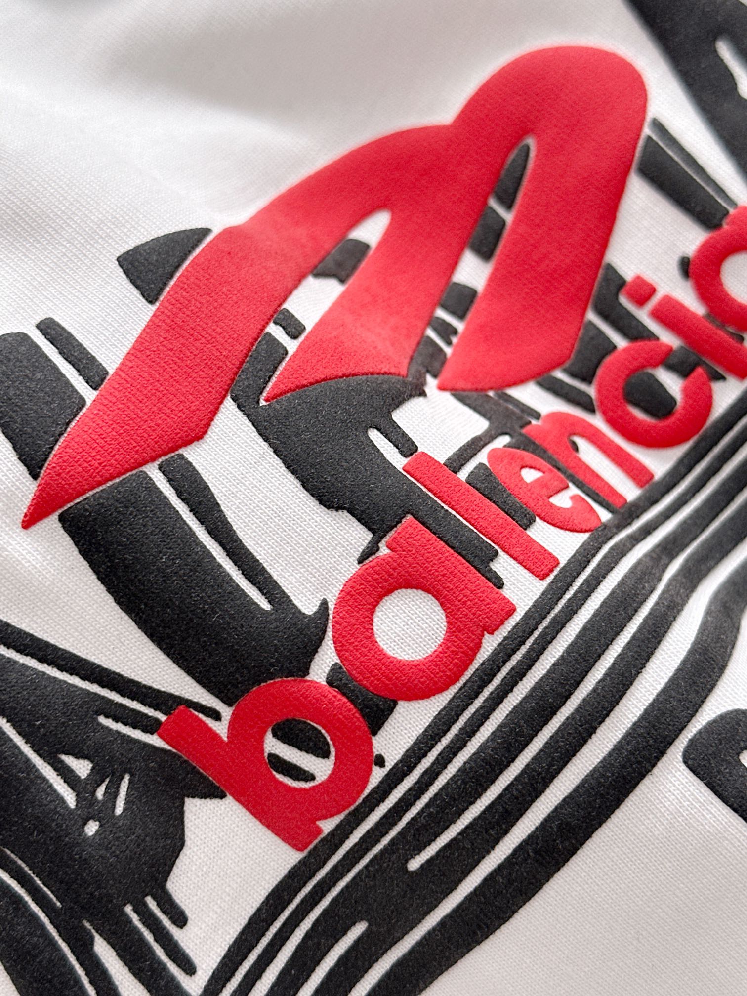 バレンシアガ 2025年春夏コレクション 新作 ブラック/ホワイト 半袖 T138041