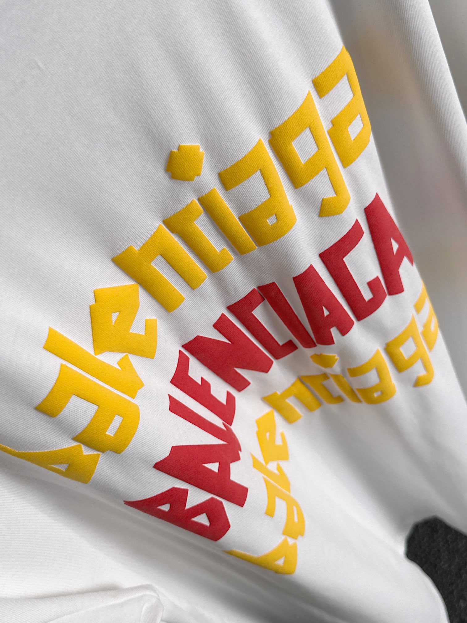 バレンシアガ 2025年春夏コレクション 新作 ブラック/ホワイト 半袖 T138041