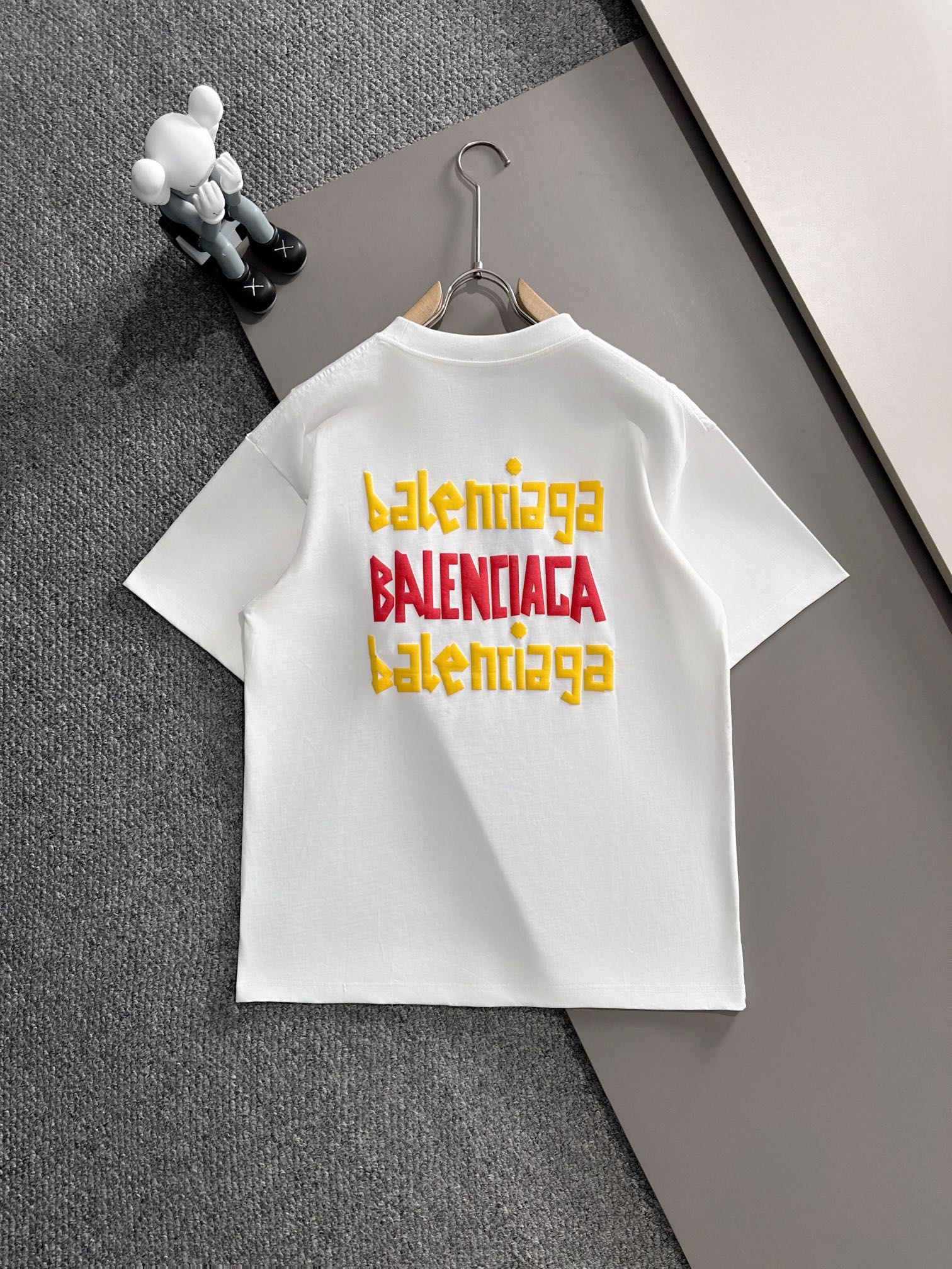 バレンシアガ 2025年春夏コレクション 新作 ブラック/ホワイト 半袖 T138041