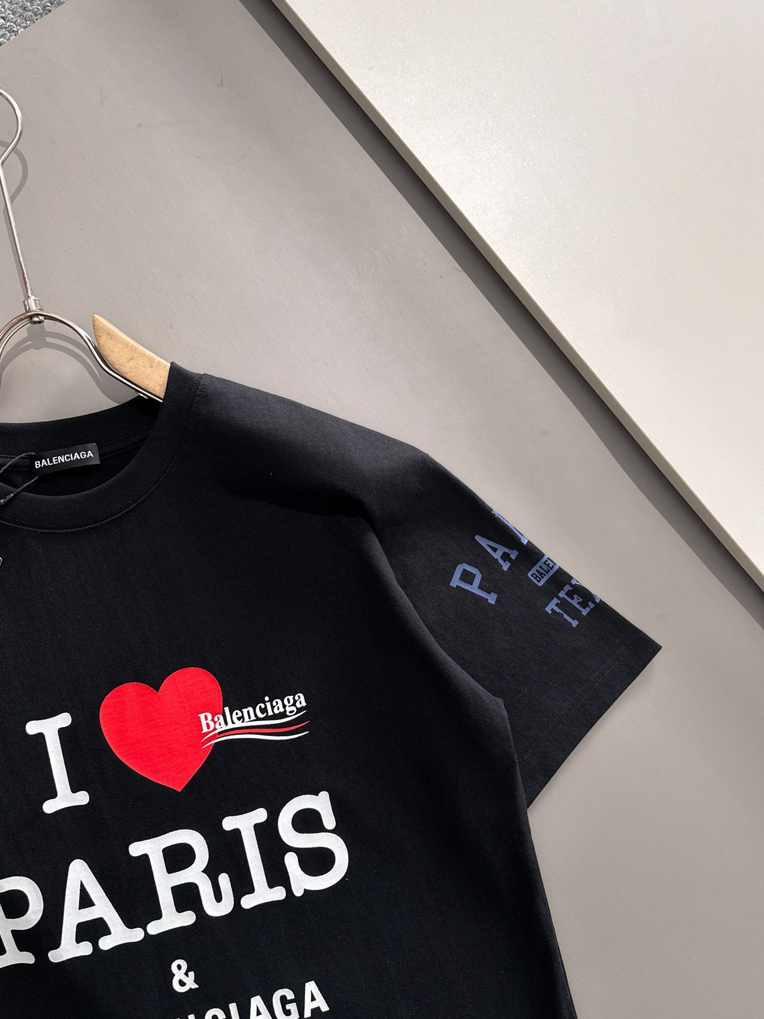 バレンシアガ 2025年春夏コレクション ブラック/ホワイト 半袖 T138039