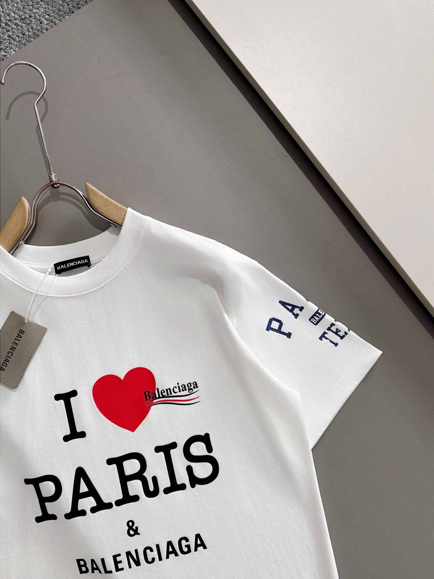 バレンシアガ 2025年春夏コレクション ブラック/ホワイト 半袖 T138039