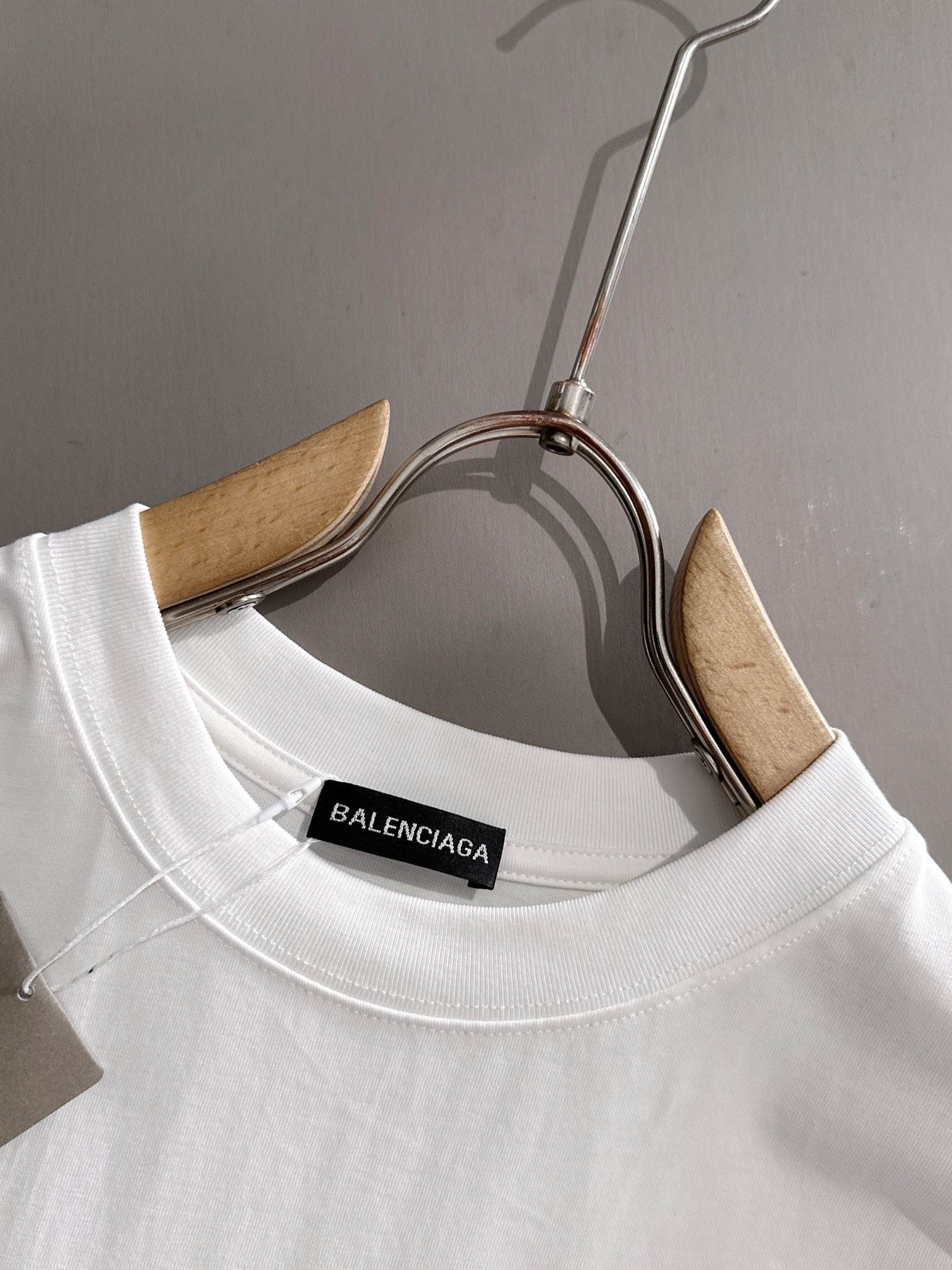 バレンシアガ 2025年春夏コレクション ブラック/ホワイト 半袖 T138039