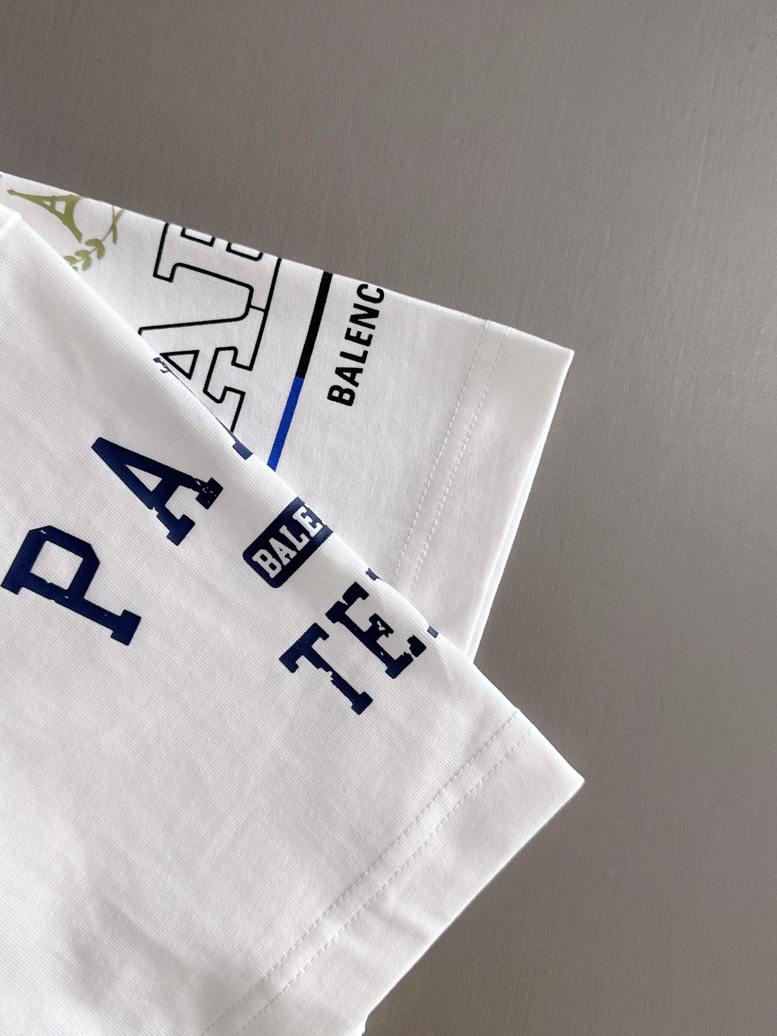 バレンシアガ 2025年春夏コレクション ブラック/ホワイト 半袖 T138039