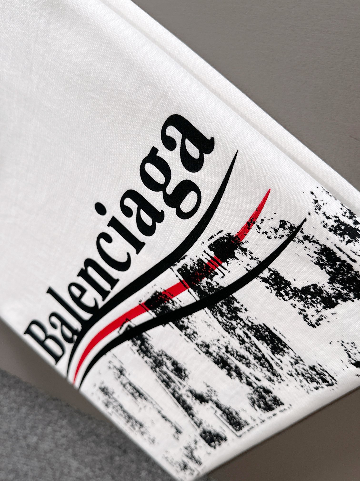 バレンシアガ 2025年春夏コレクション ブラック/ホワイト 半袖 T138039