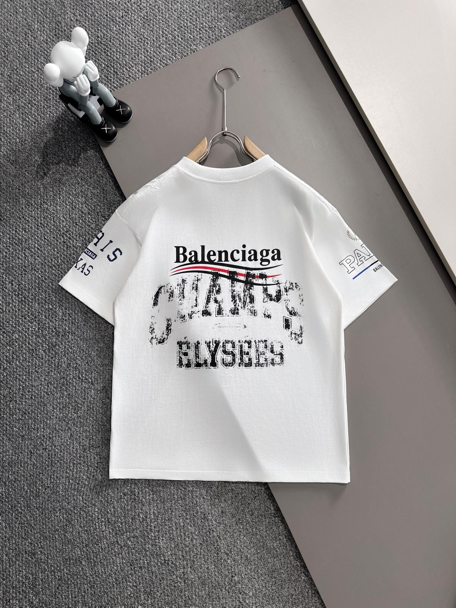 バレンシアガ 2025年春夏コレクション ブラック/ホワイト 半袖 T138039