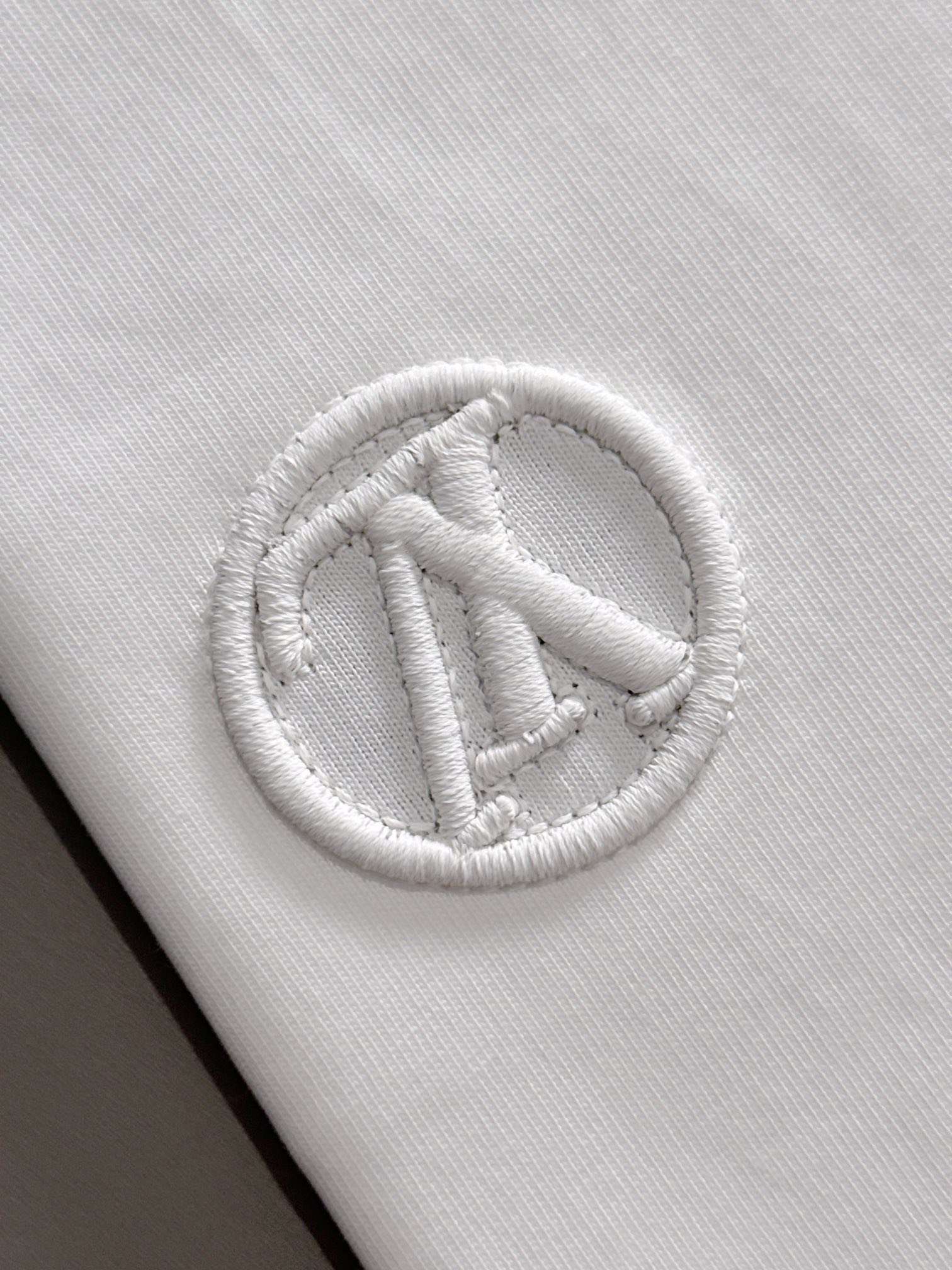 ルイ・ヴィトン 2025年春夏新作 ブラック/ホワイト 半袖Tシャツ T138035