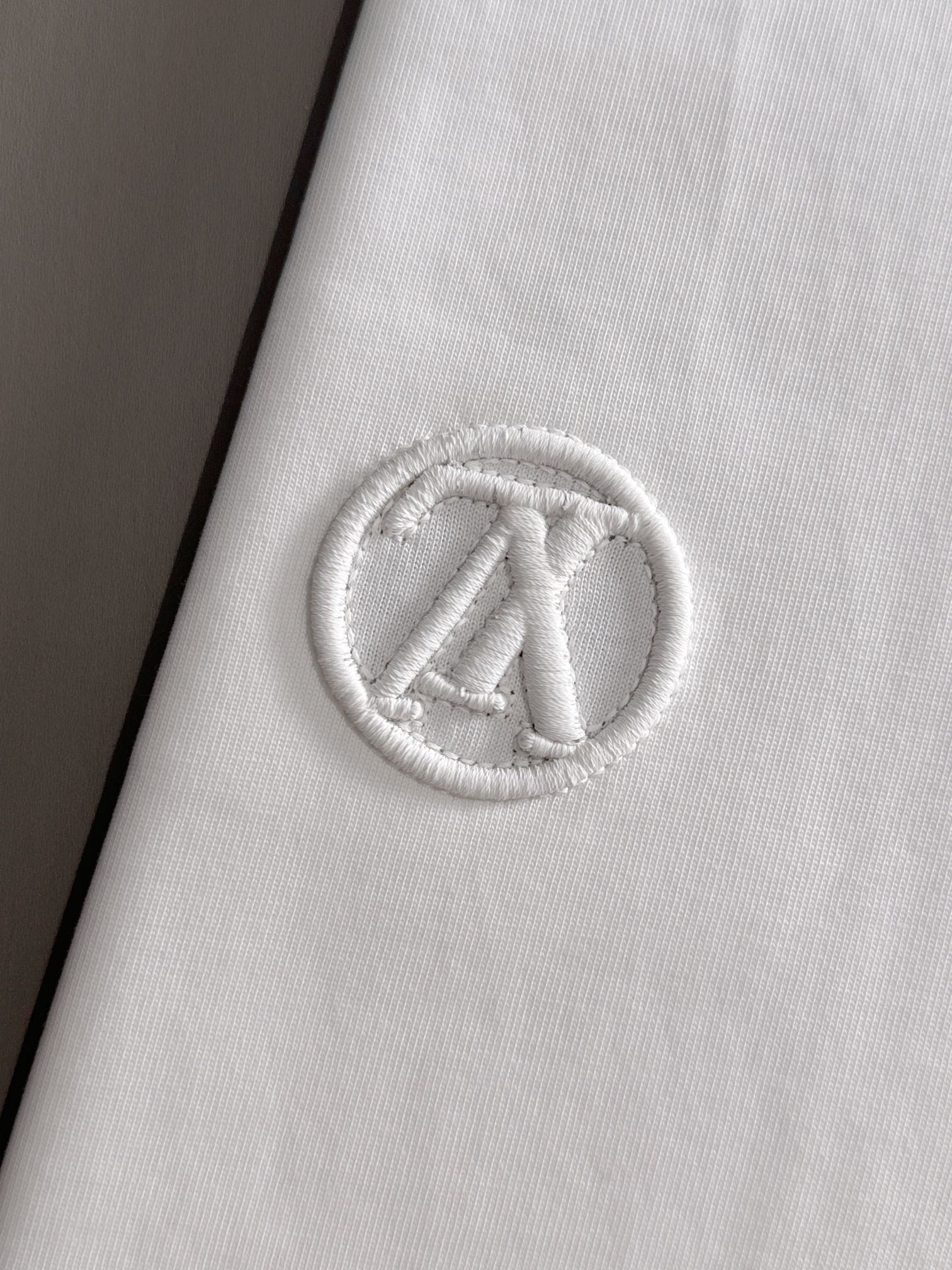 ルイ・ヴィトン 2025年春夏新作 ブラック/ホワイト 半袖Tシャツ T138035