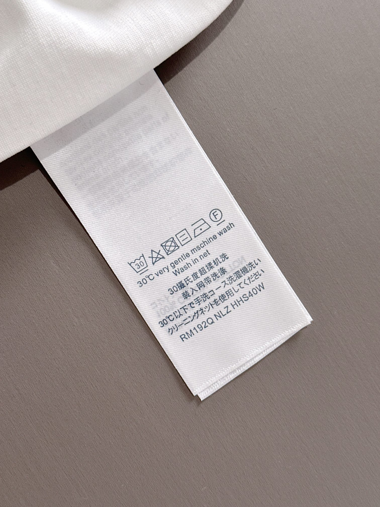 ルイ・ヴィトン 2025年春夏新作 ブラック/ホワイト 半袖Tシャツ T138035