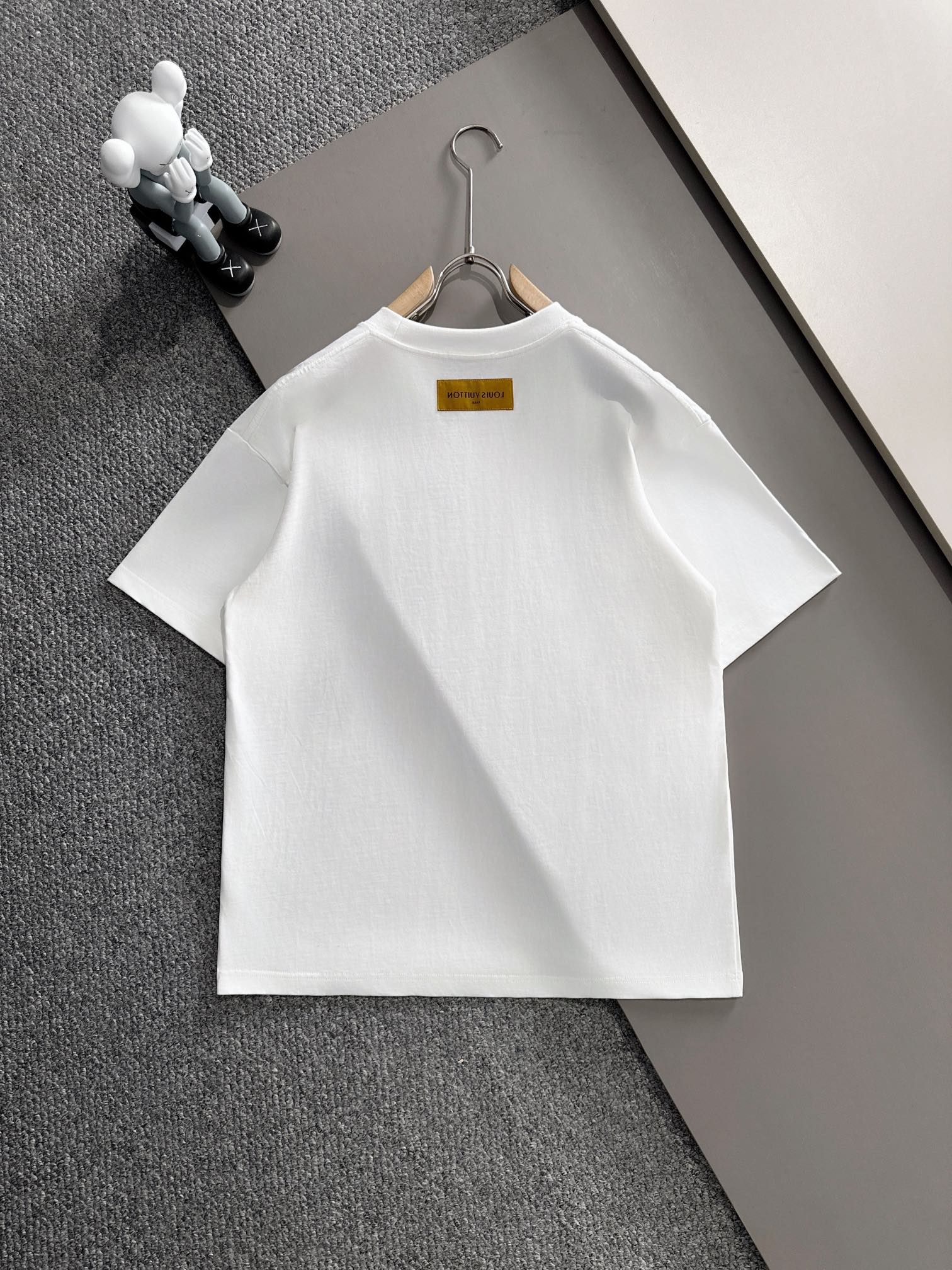 ルイ・ヴィトン 2025年春夏新作 ブラック/ホワイト 半袖Tシャツ T138035