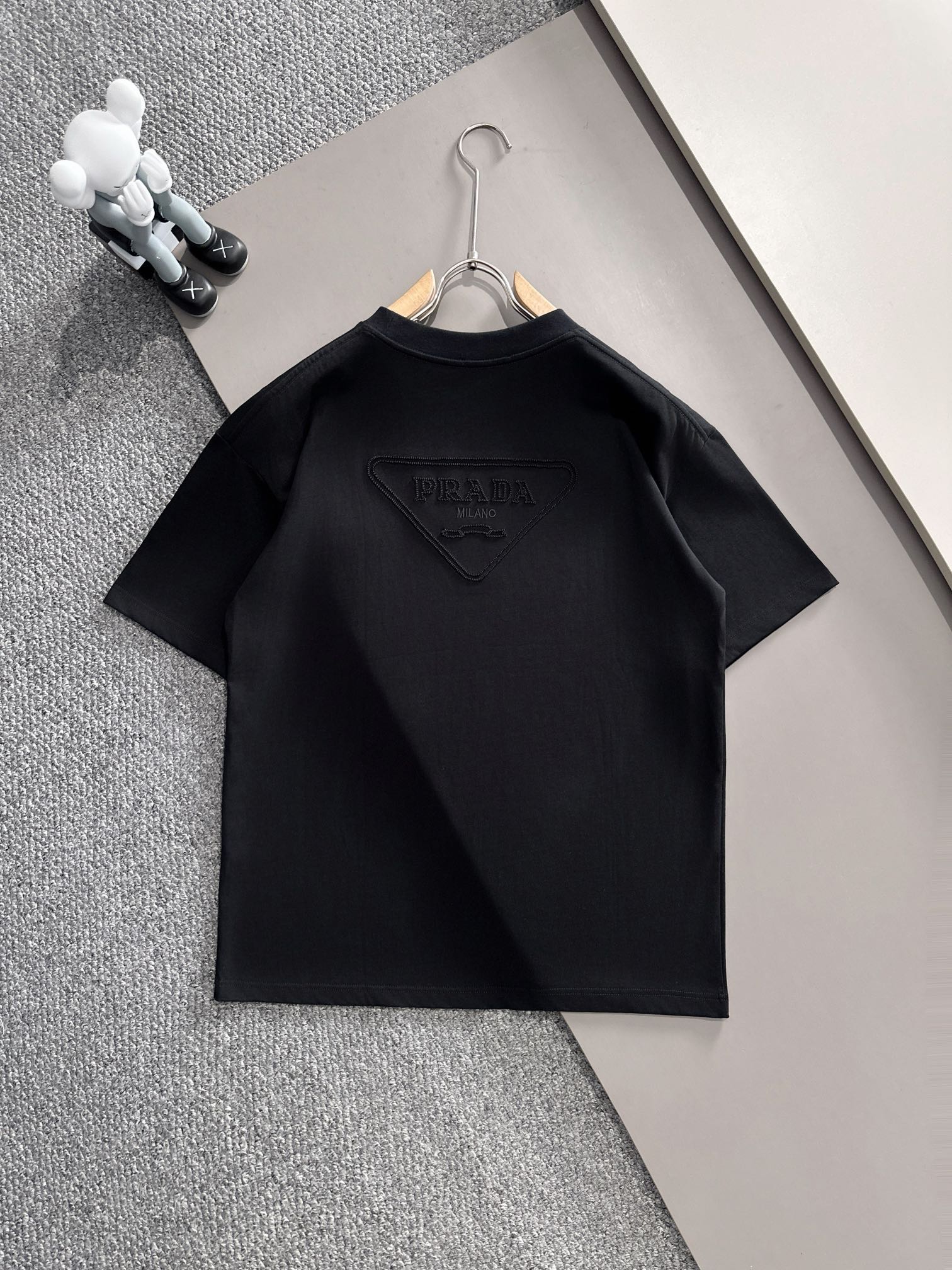 プラダ 2025年春夏新作 ブラック/ホワイト 半袖 T138030
