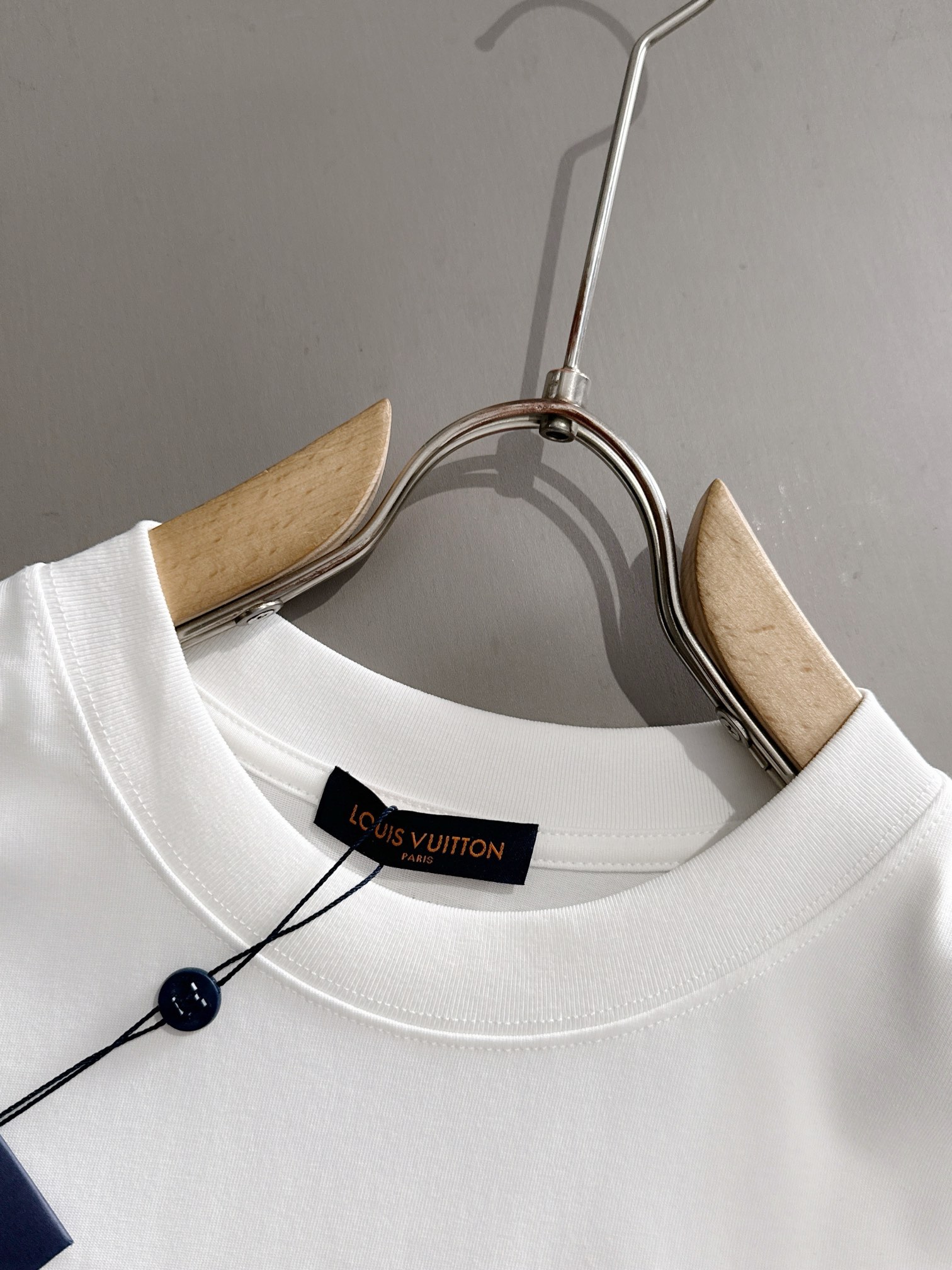 ルイ・ヴィトン 2025年春夏コレクション ブラック/ホワイト 半袖 T138021