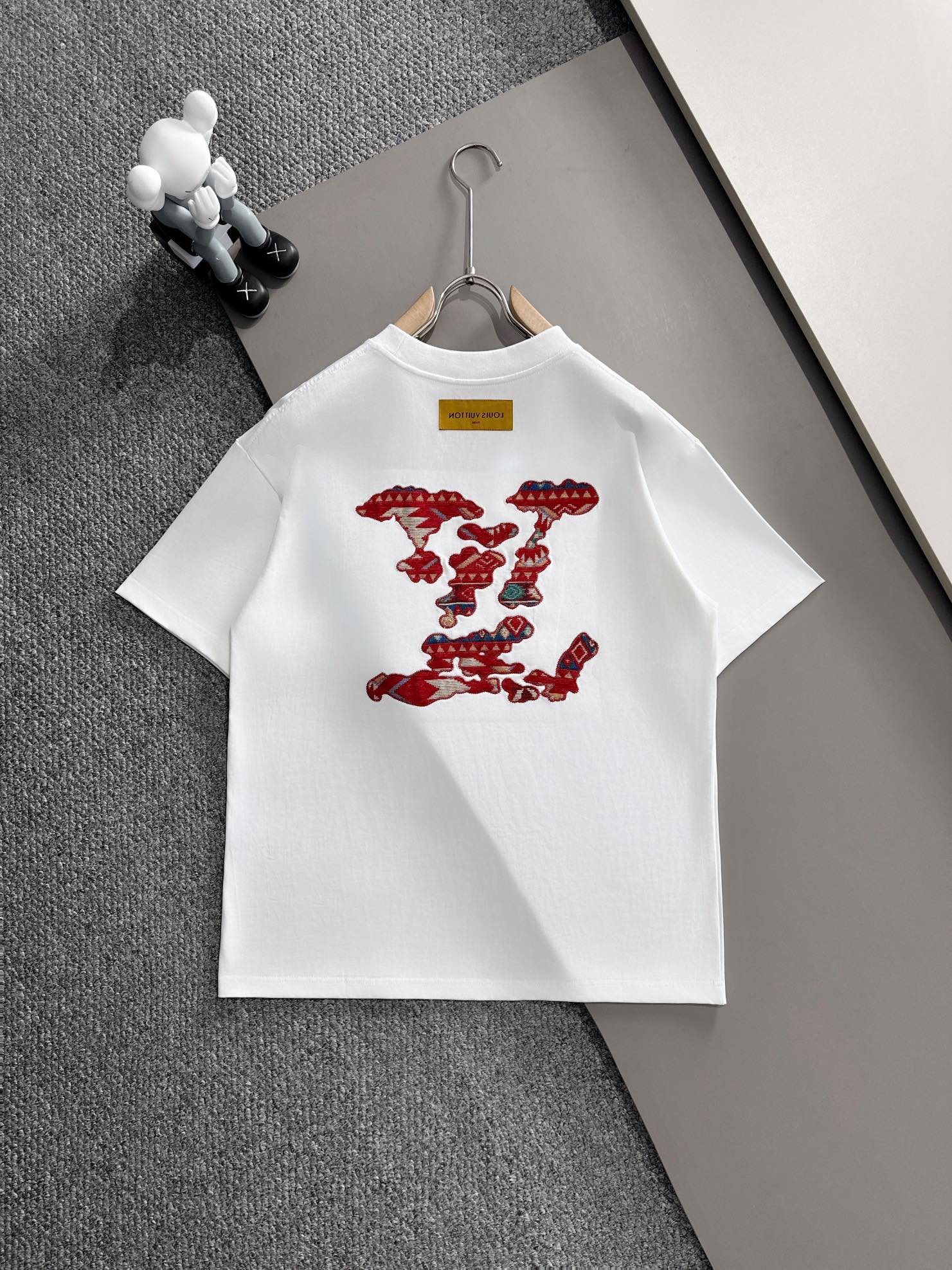 ルイ・ヴィトン 2025年春夏コレクション ブラック/ホワイト 半袖 T138021