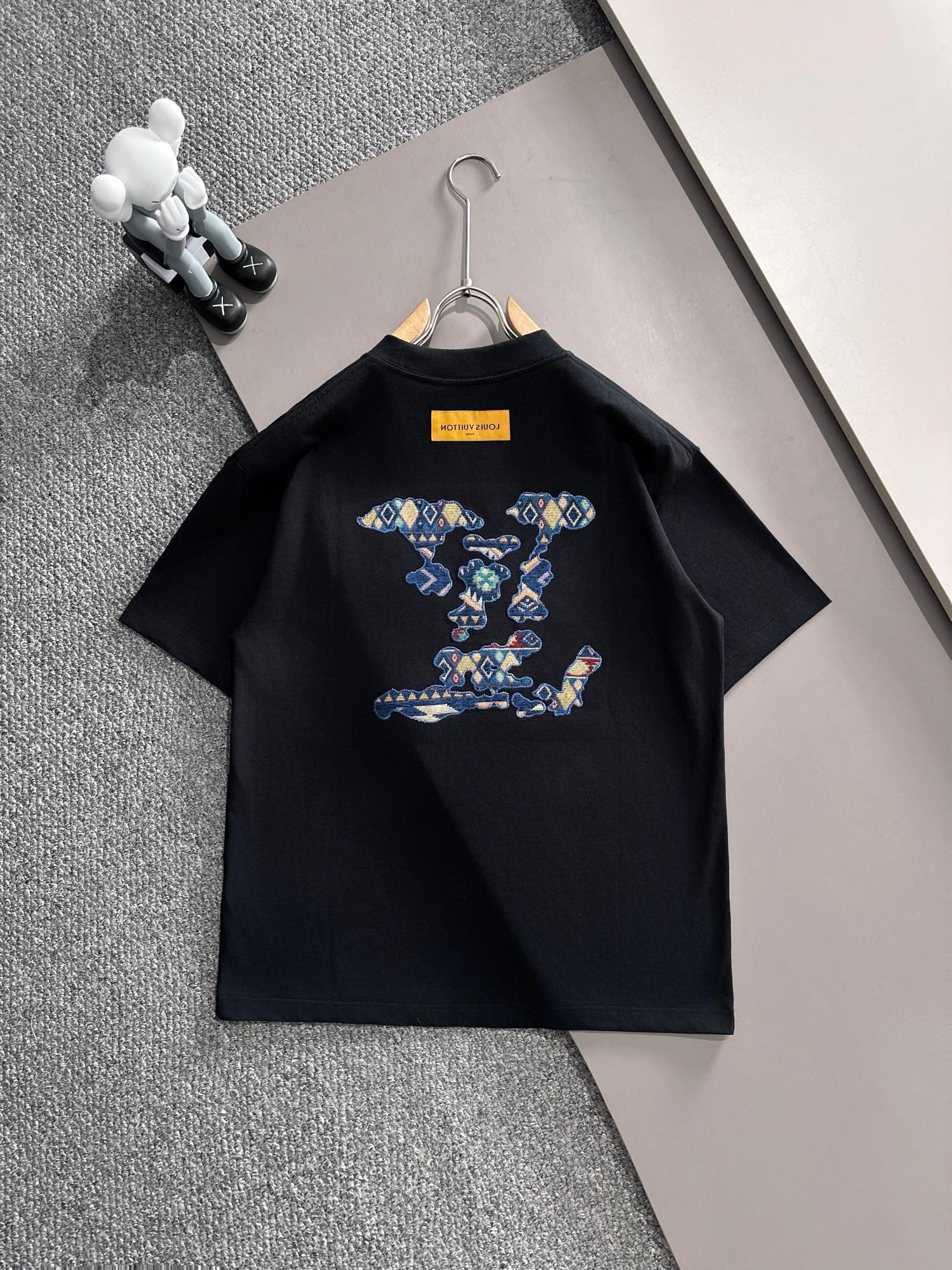 ルイ・ヴィトン 2025年春夏コレクション ブラック/ホワイト 半袖 T138021