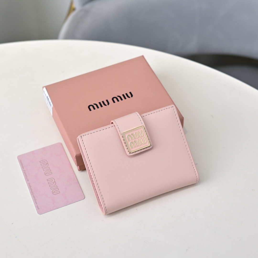 《新品》miumiu ダブルロゴ 二つ折り財布 カメオ モモ TWICE ミュウミュウ