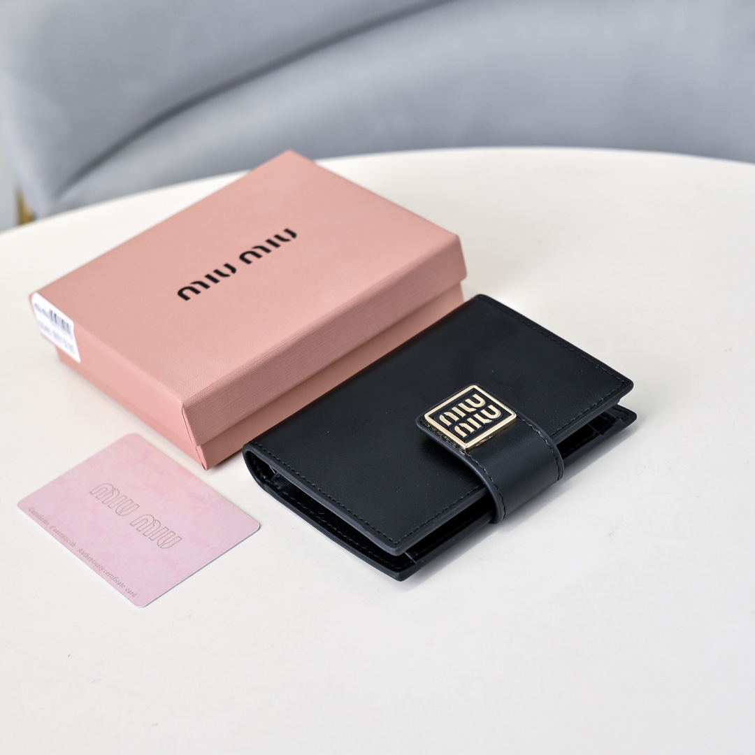 《新品》miumiu ダブルロゴ 二つ折り財布 カメオ モモ TWICE ミュウミュウ