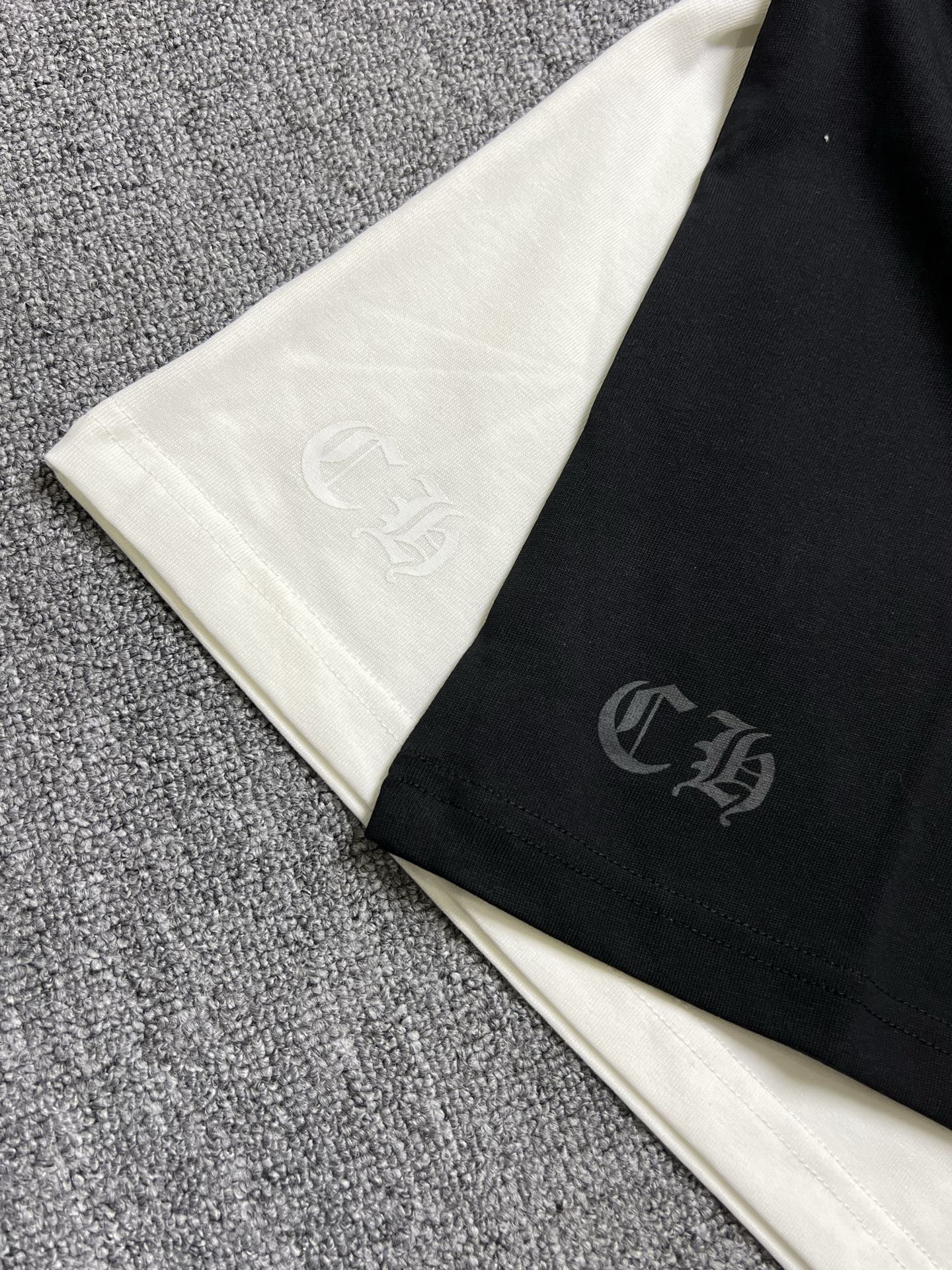 【今季注目】Chrome Hearts/クロムハーツ 2026夏新作 半袖 Tシャツ ブラック/ホワイト HT-26S22