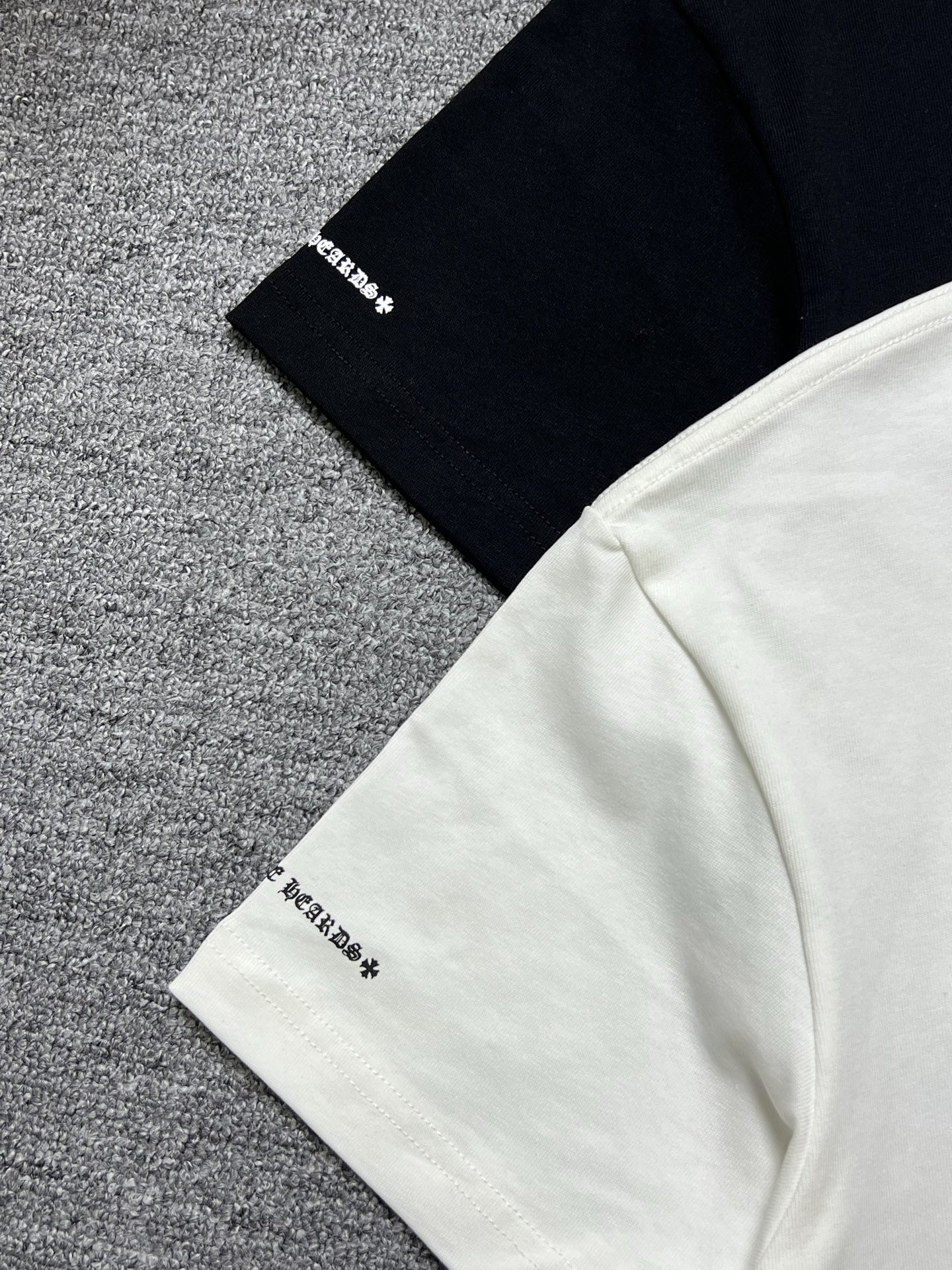 【今季注目】Chrome Hearts/クロムハーツ 2026夏新作 半袖 Tシャツ ブラック/ホワイト HT-26S22
