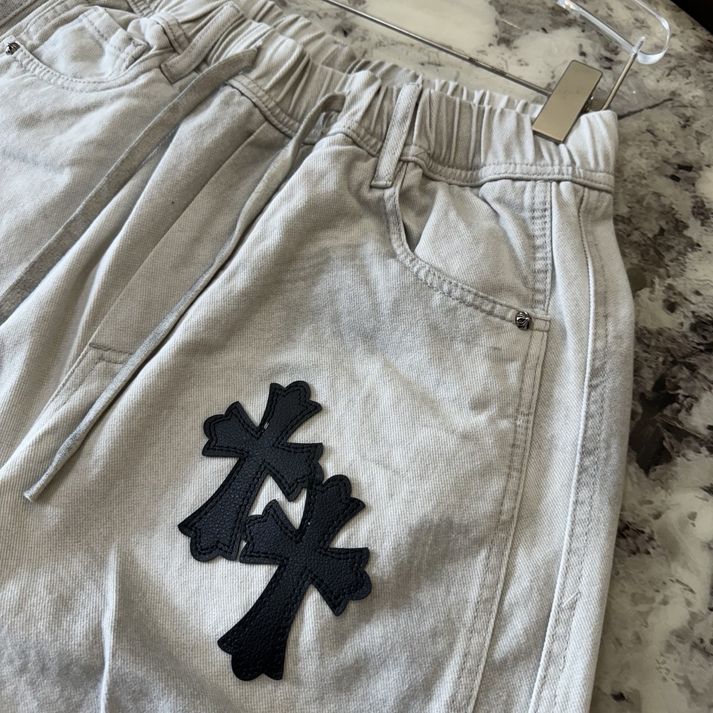 26SS クロムハーツ ホワイトクロスパッチ ダブルニーワークパンツ｜カーペンターパンツ メンズ