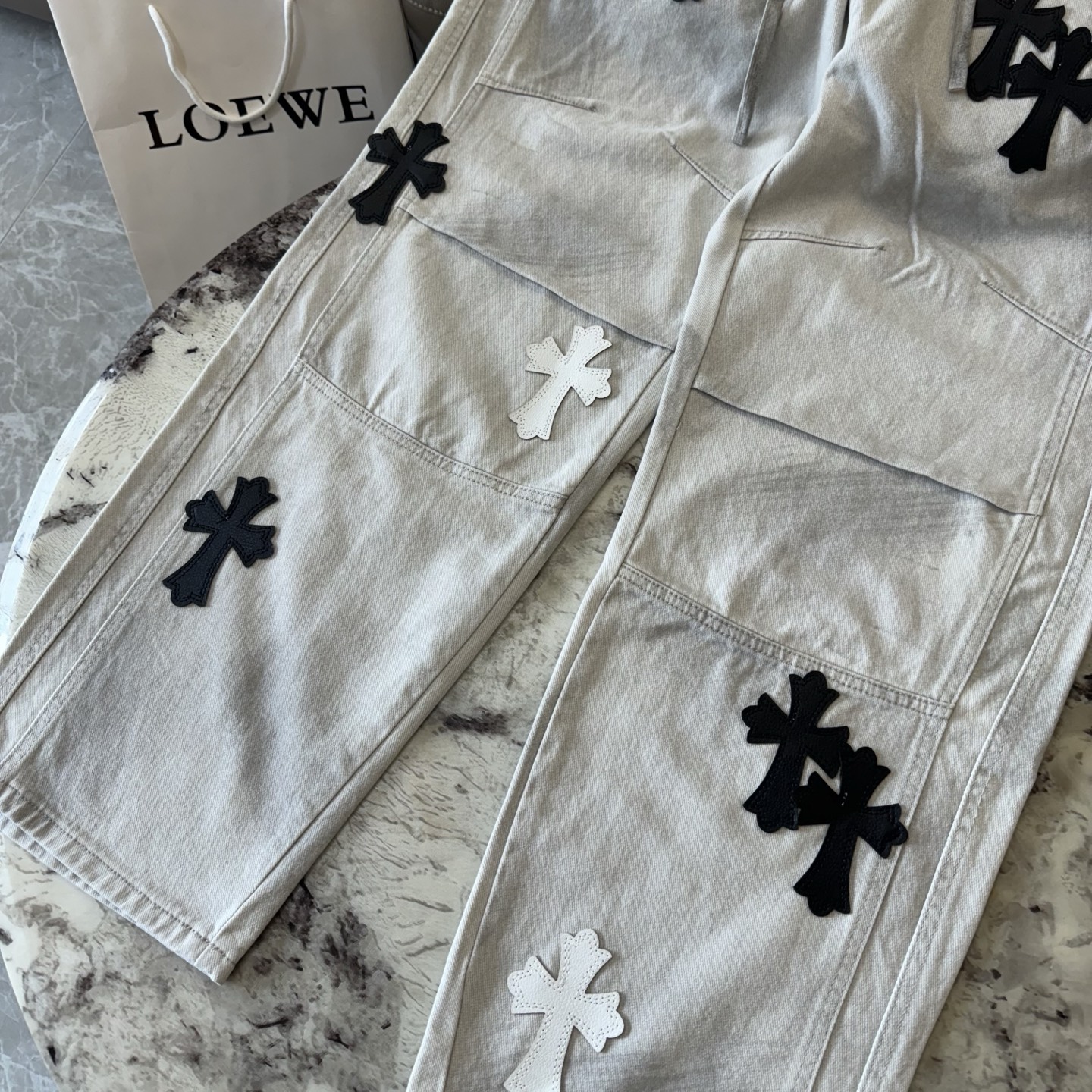 26SS クロムハーツ ホワイトクロスパッチ ダブルニーワークパンツ｜カーペンターパンツ メンズ