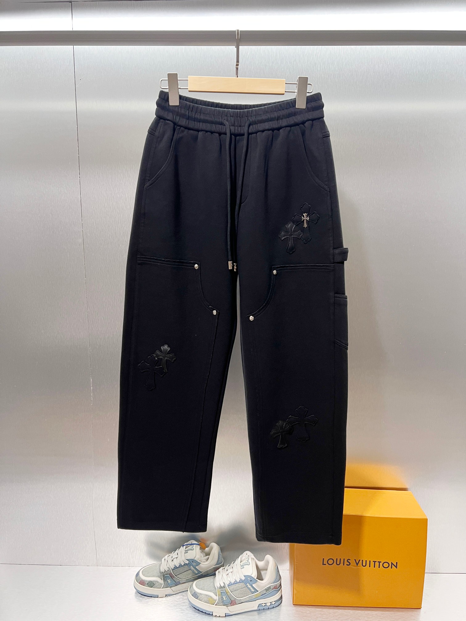 クロムハーツ マルチクロスパッチ ワイドレッグ スウェットパンツ