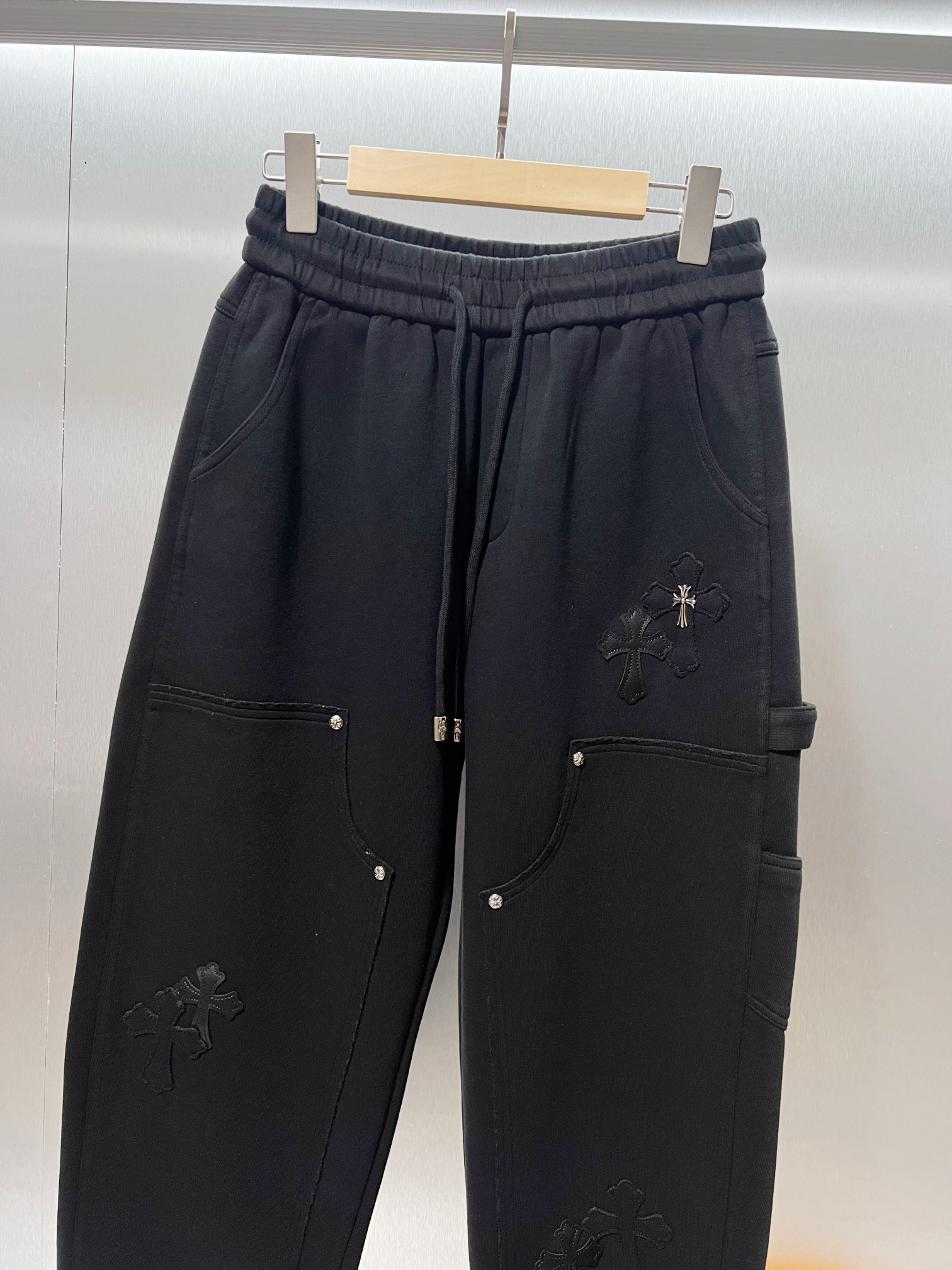 クロムハーツ マルチクロスパッチ ワイドレッグ スウェットパンツ