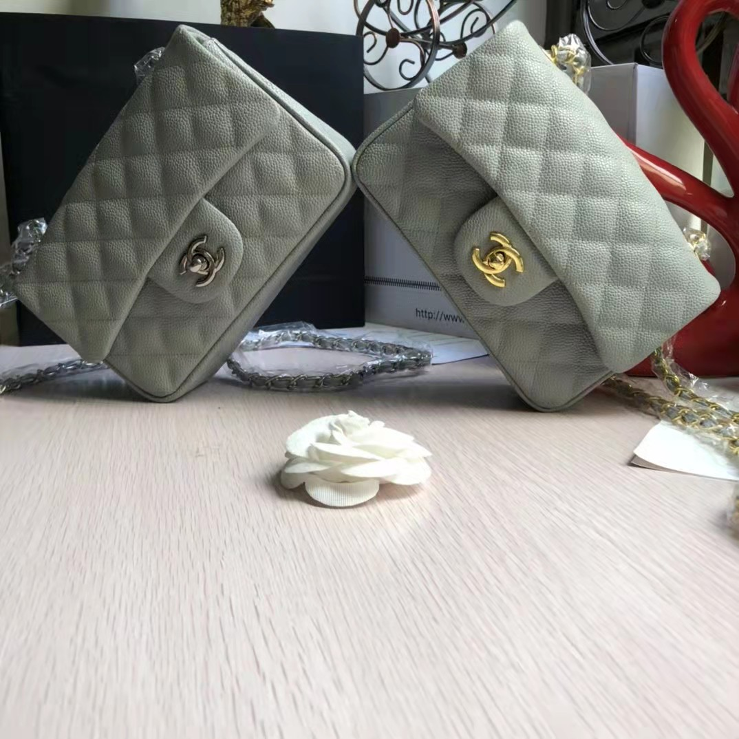 CHANEL シャネル 1116キャビア牛の皮です 銀鎖です