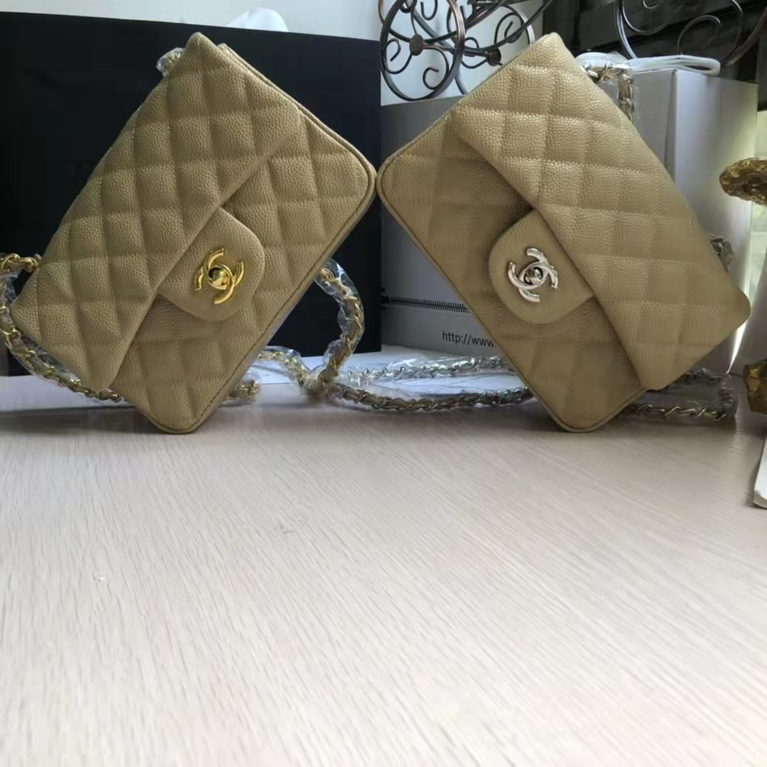 CHANEL シャネル 1116キャビア牛の皮です 銀鎖です