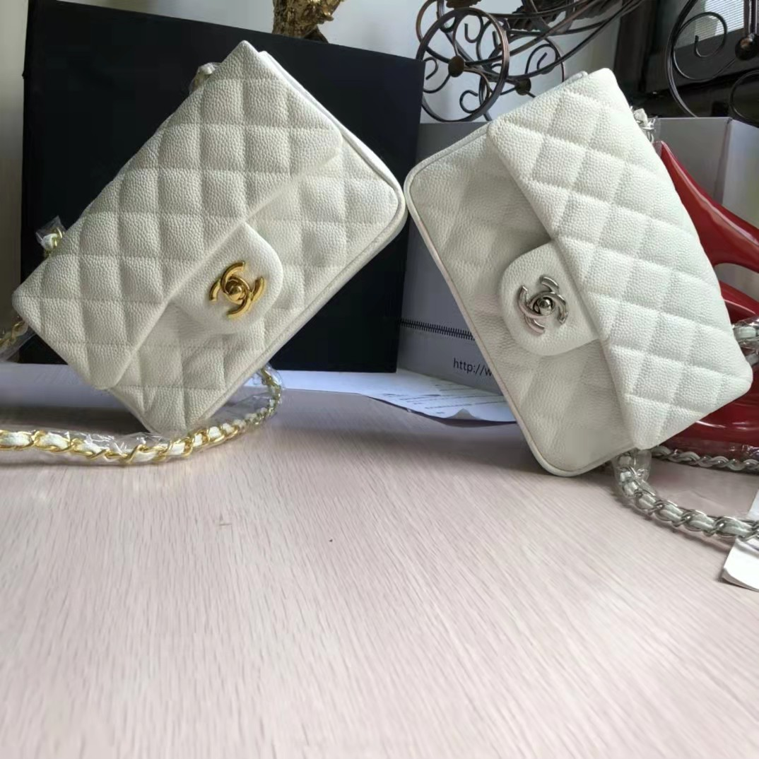 CHANEL シャネル 1116キャビア牛の皮です 銀鎖です