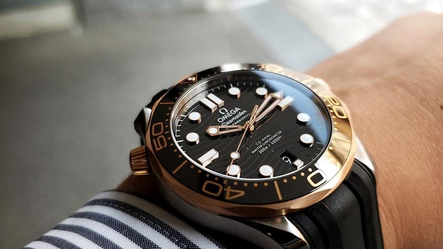 DIVER 300﻿M コーアクシャル マスター クロノメーター 42M﻿M 210.22.42.20.01.00﻿2 ウィッシュリスト 比較する スティール ‑ セドナゴールド & ラバーストラッ﻿プ  210.22.42.20.01.002