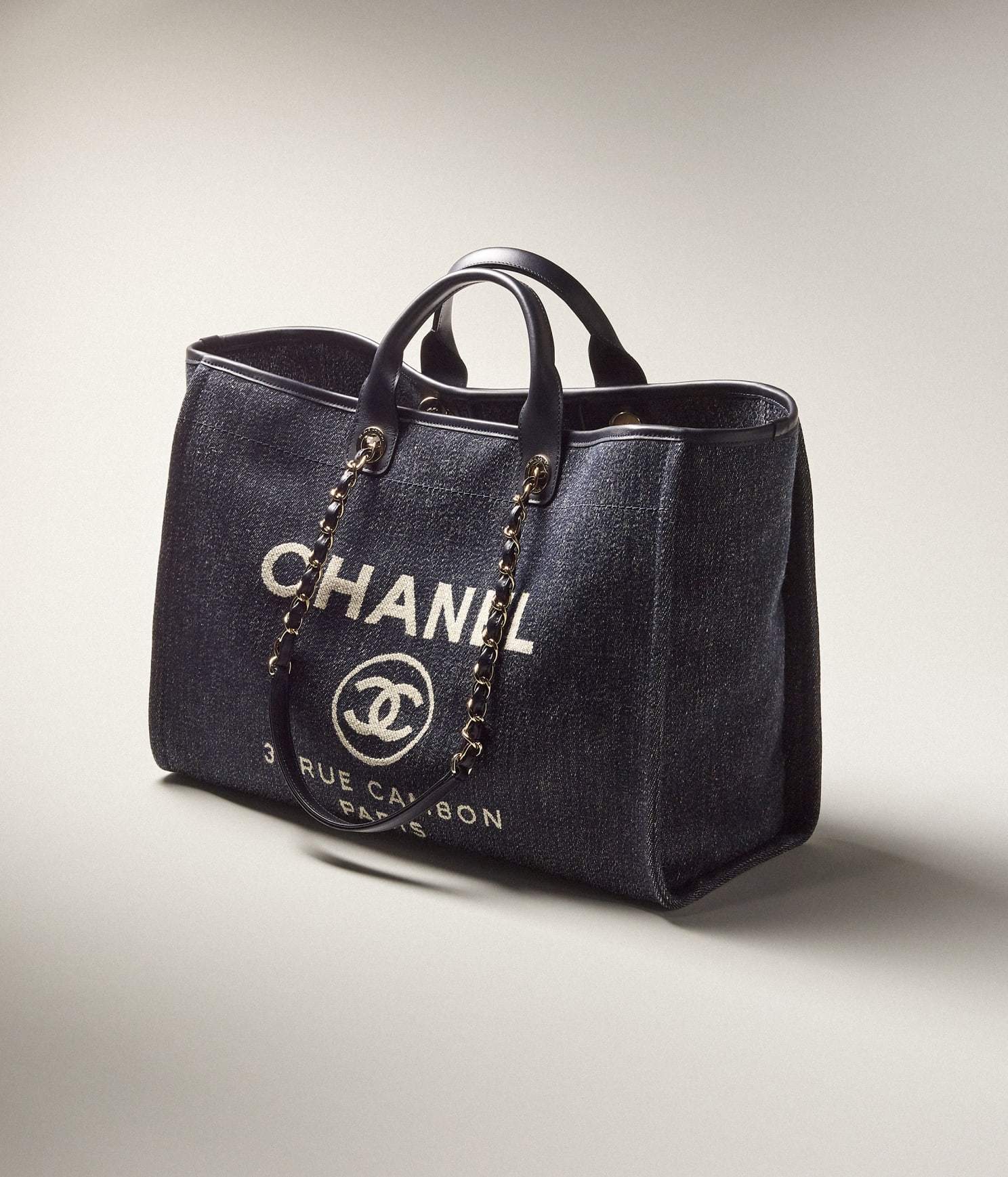 CHANEL シャネル 完璧な黒のバッグです