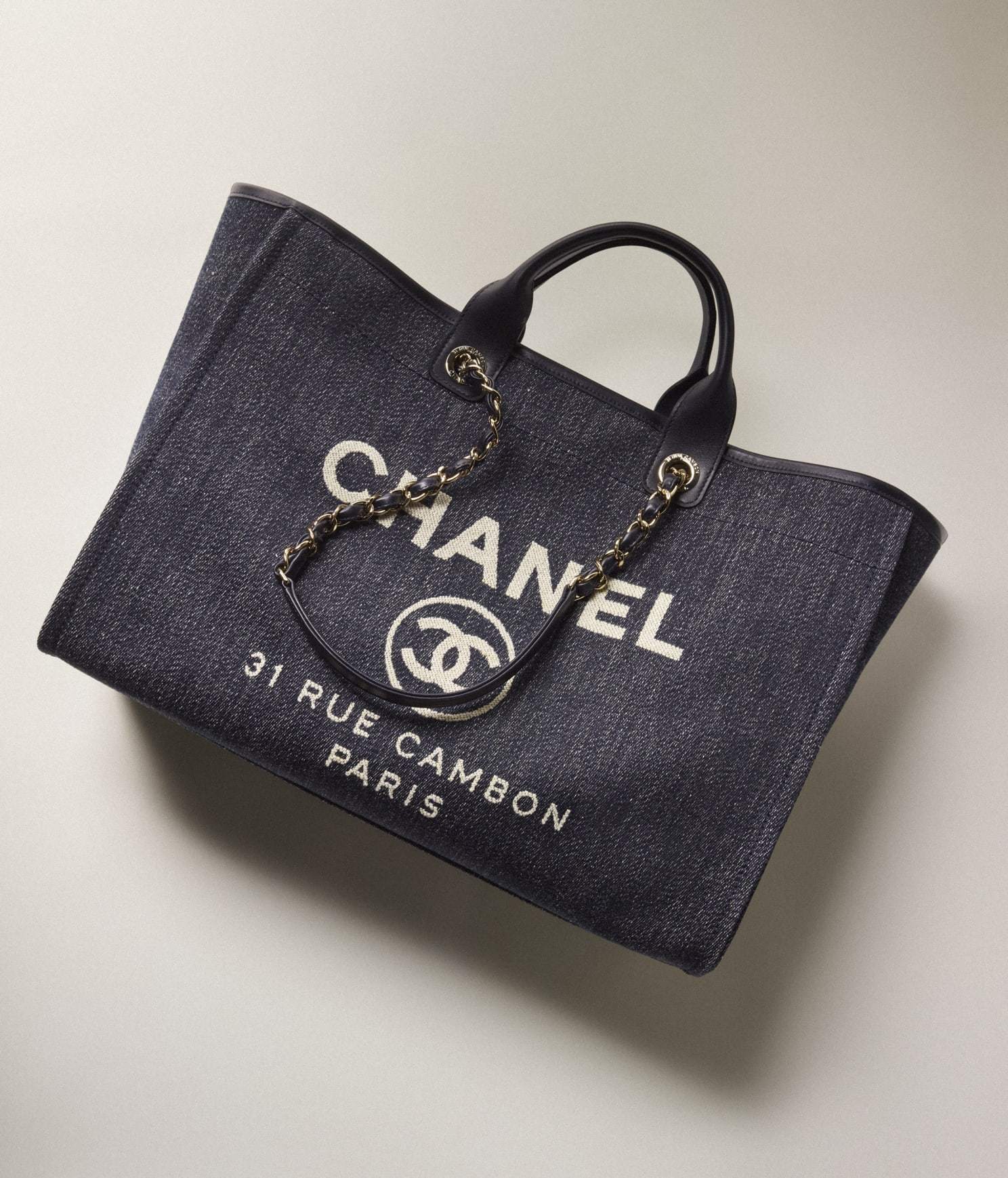 CHANEL シャネル 完璧な黒のバッグです