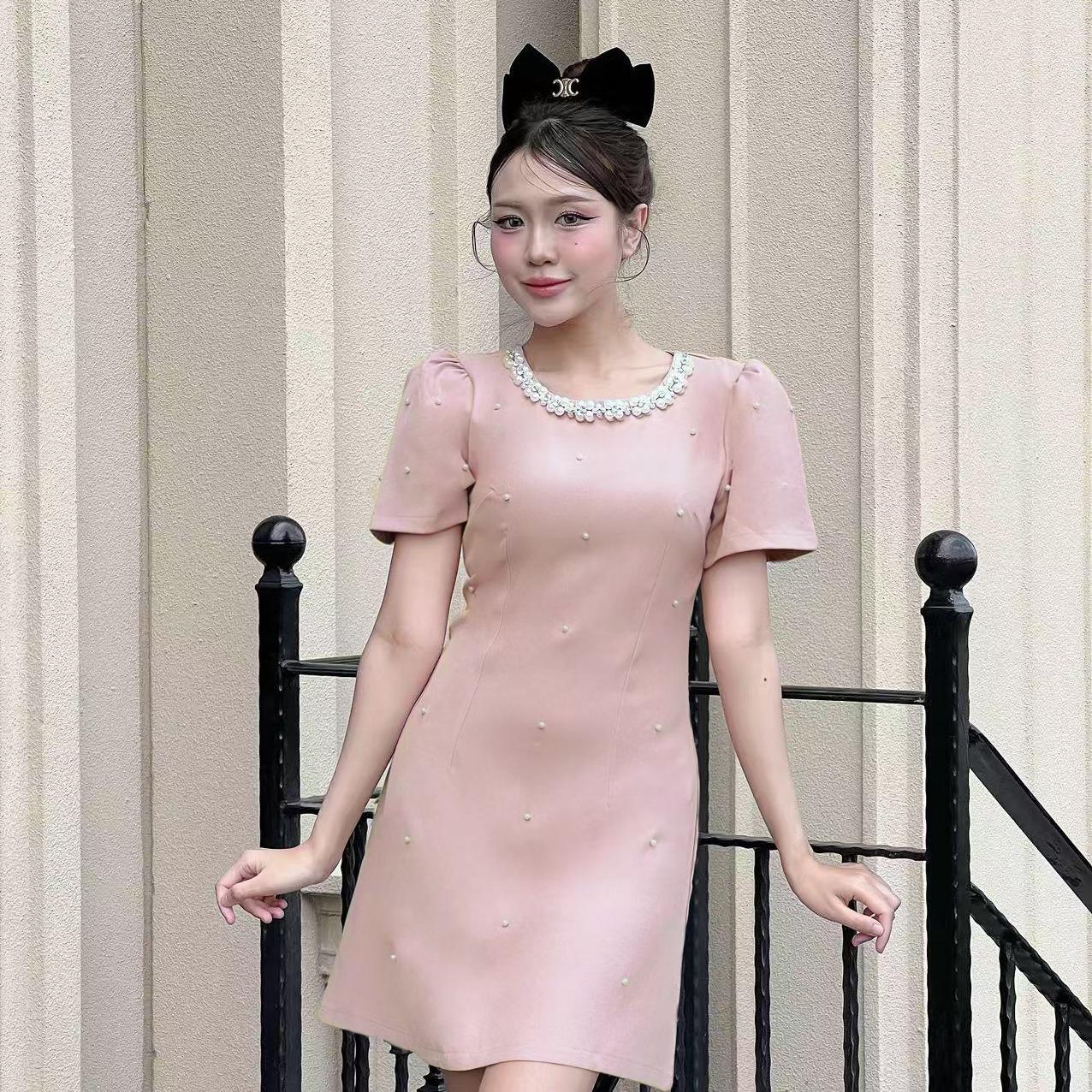 【Karlyn】FZ-CC-H16# เดรสผ้าสูทผ้าไม่ยืด)แขนสั้น งานปั้มหมุดมุก เรียบหรูดูแพงใส่ออกงานหรือใส่ทำงานก็ดูดี