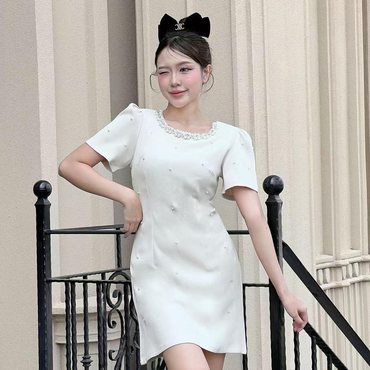 【Karlyn】FZ-CC-H16# เดรสผ้าสูทผ้าไม่ยืด)แขนสั้น งานปั้มหมุดมุก เรียบหรูดูแพงใส่ออกงานหรือใส่ทำงานก็ดูดี