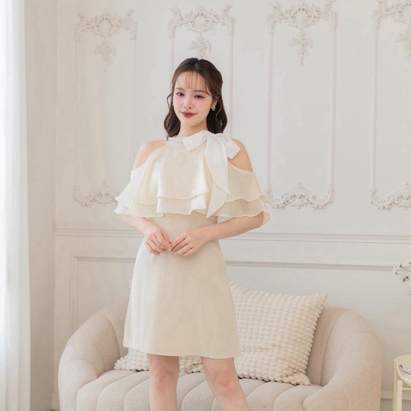 【Karlyn】FZ-CC-H76# เดรสงานแต่ง เดรสผ้าสูท(ผ้าไม่ยืด) แต่งระบายผ้าแก้วมันวาว ดีเทลมุกผูกโบว์ สวยหรู ใส่ได้หลายโอกาส