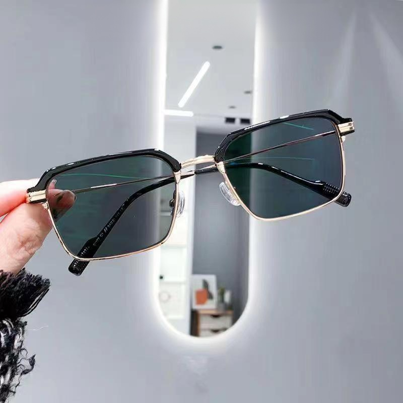 [Far and near use] Color-changing reading glasses