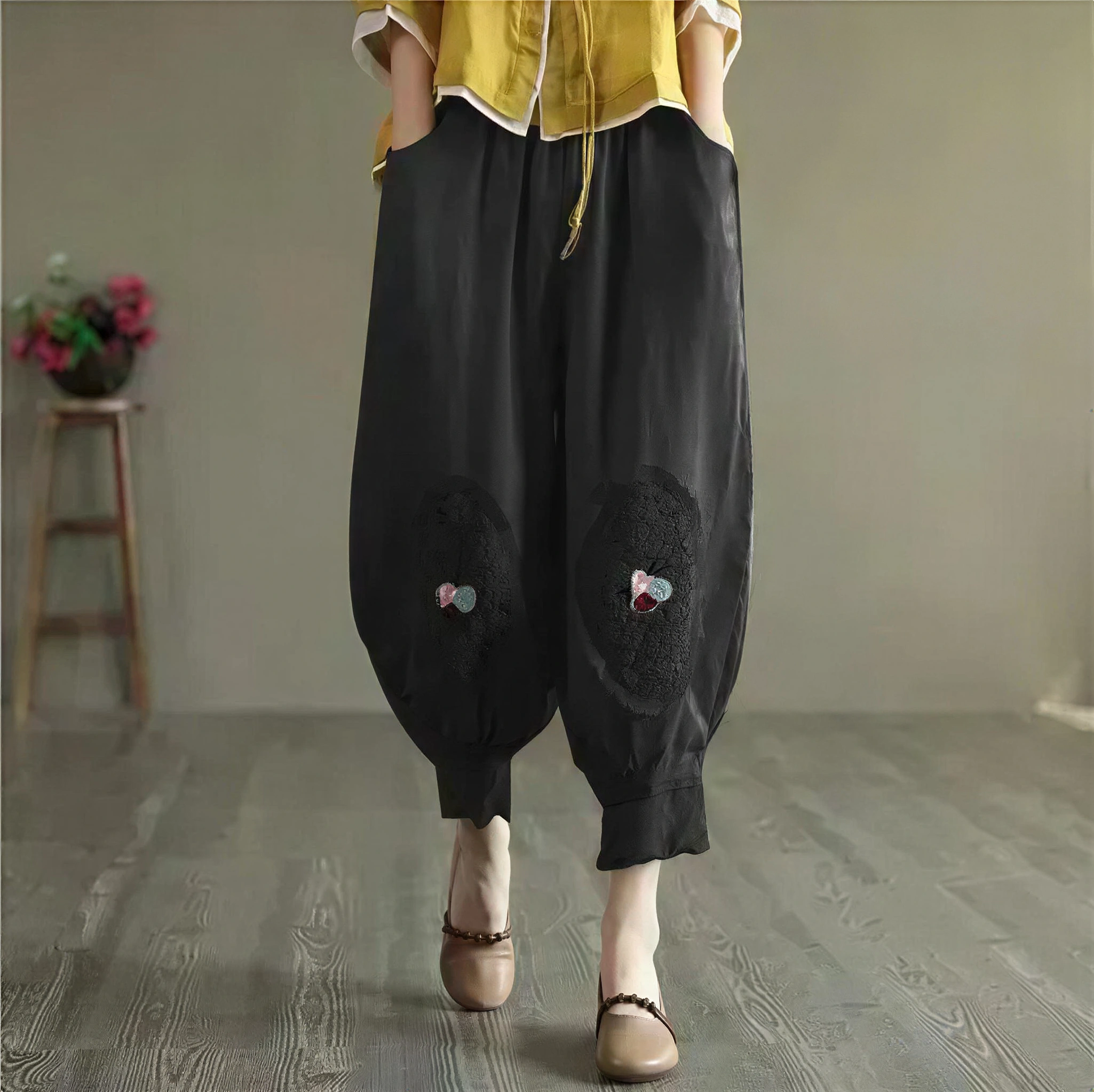 กางเกงผ้าคอตตอนลินินผู้หญิง ทรงบลูมเมอร์ ปักลาย แต่งลูกไม้