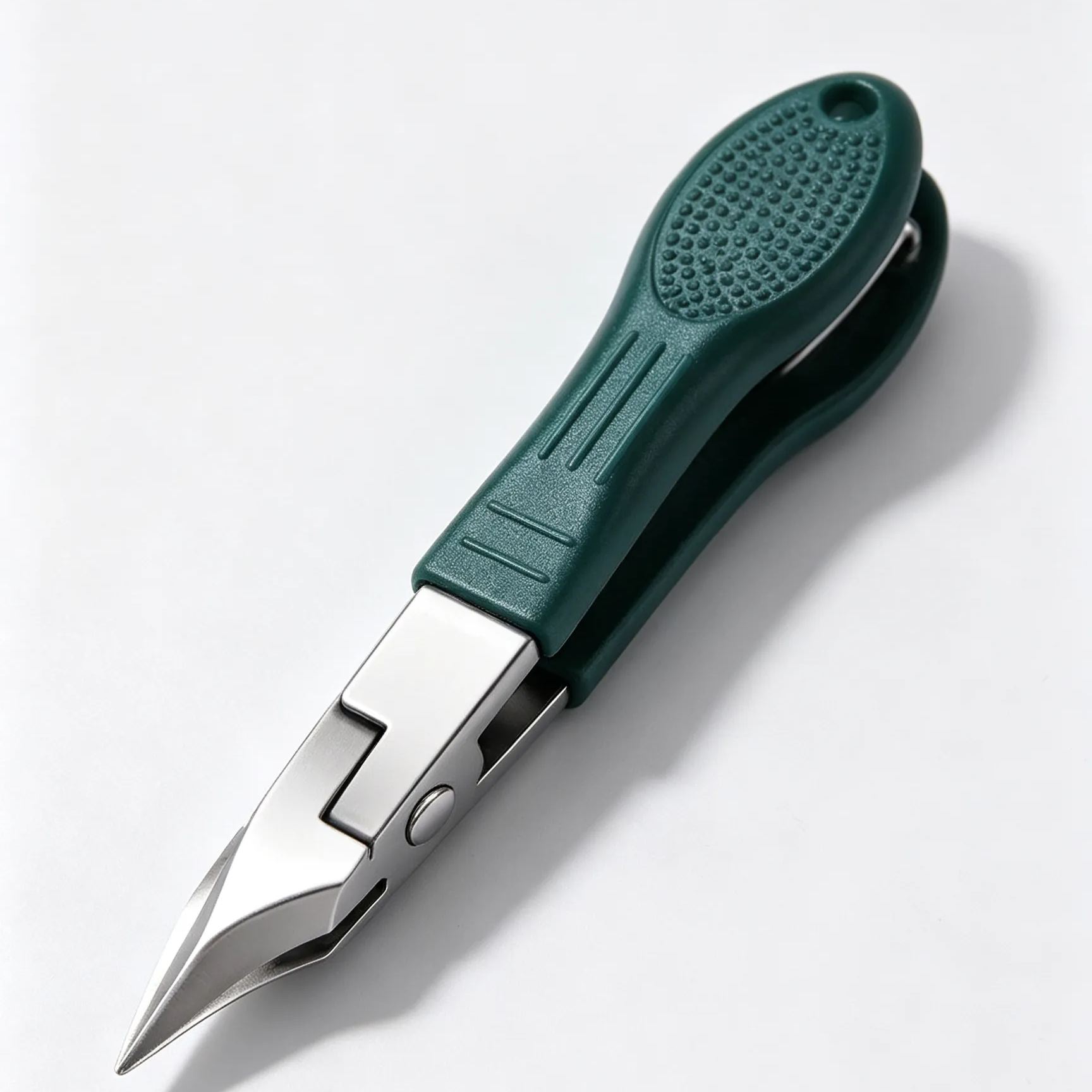 Beveled anti-splash nail groove special nail clipper set