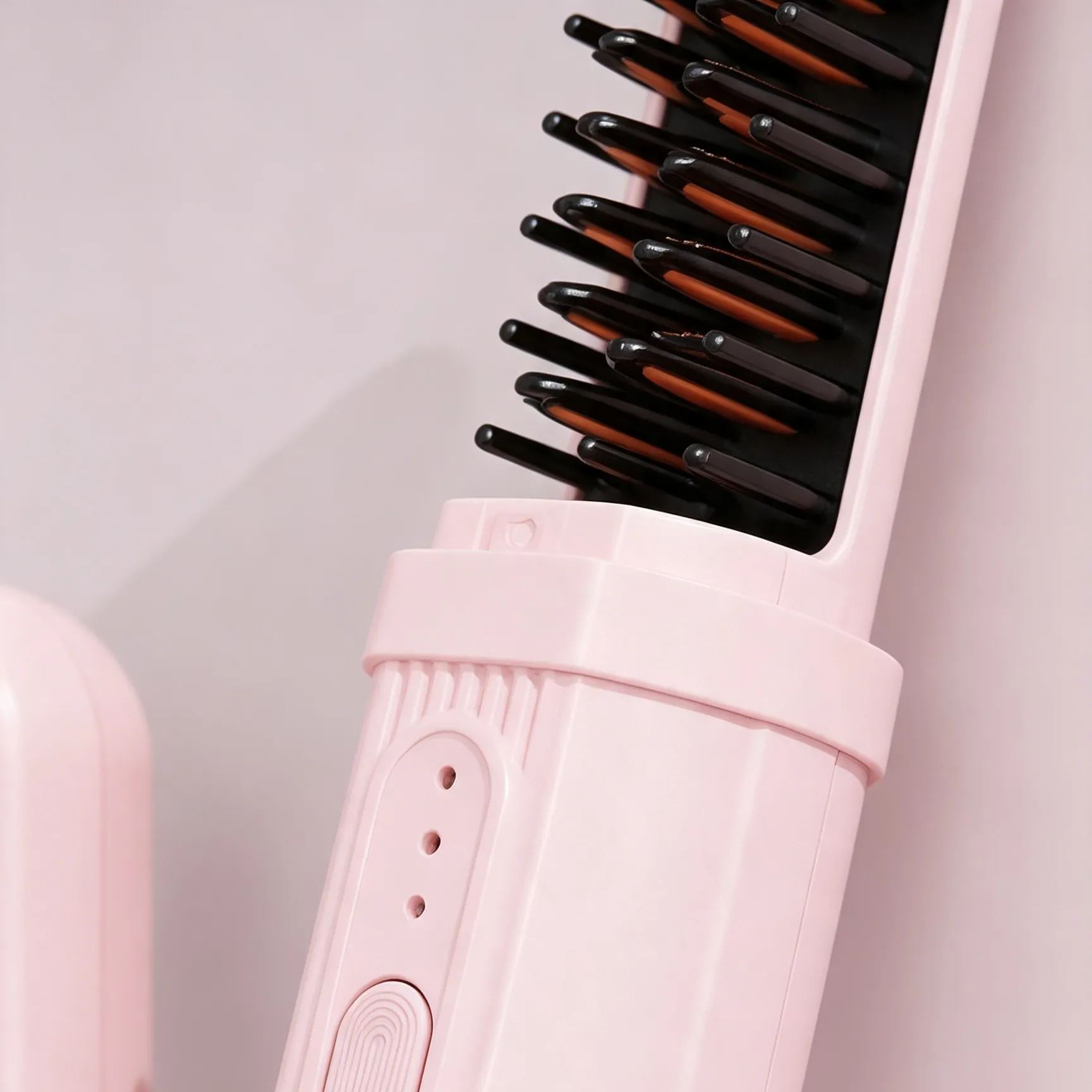 Cordless Ionic Rechargeable Wet and Dry Hair Straightening Brush