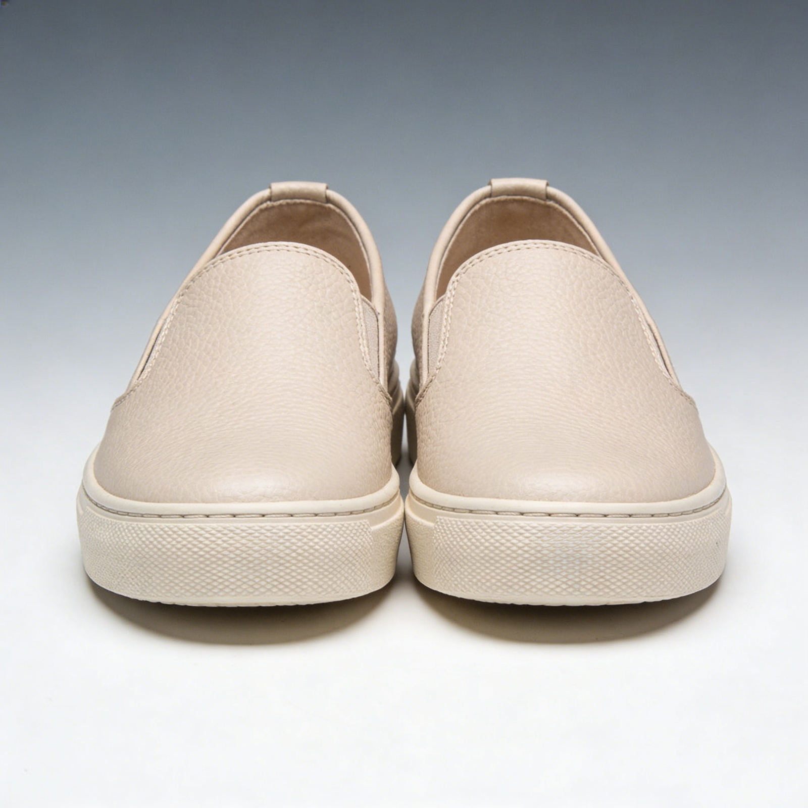 รองเท้าสลิปออนสำหรับผู้หญิง