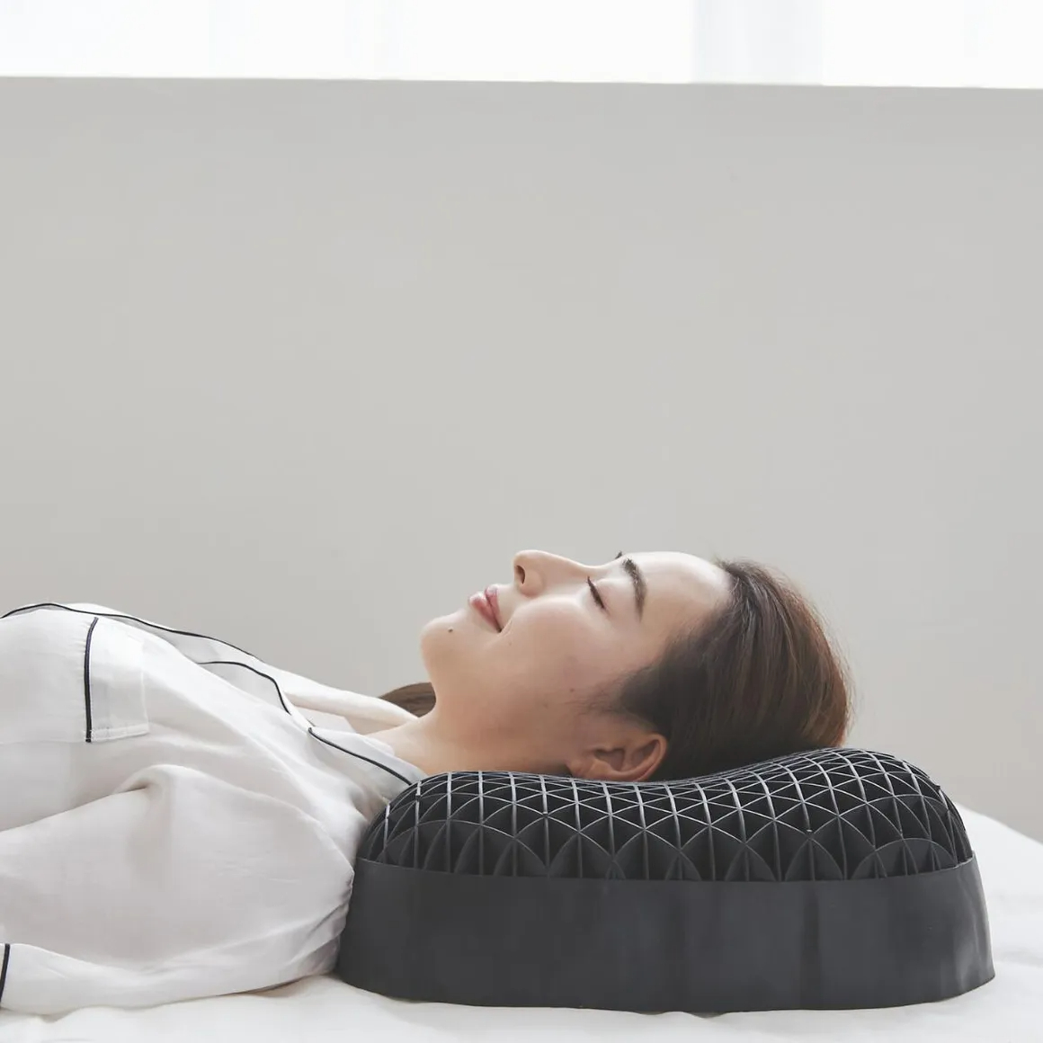 【最大 15000 円 OFF クーポン配布中】ヒツジのいらない枕 枕カバー付き｜洗える実用健康グッズ  ジェル + TPE 高反発構造で極柔らかさ，仰向け / 横向き / うつぶせ寝に対応，寝返りもスムーズ！首への負担軽減 & いびき予防，通気性抜群で衛生的。誕生日ギフトや日常使いに最適な至極の寝用枕です