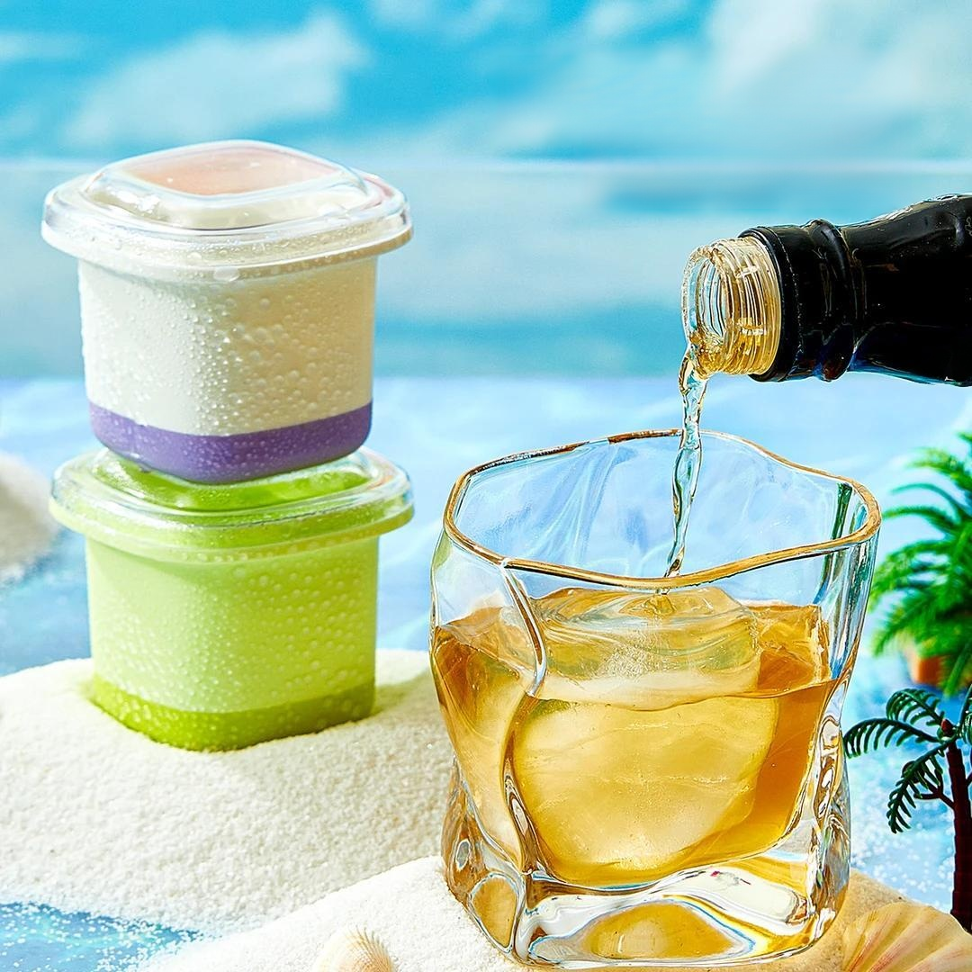 Single-compartment ice cube mold