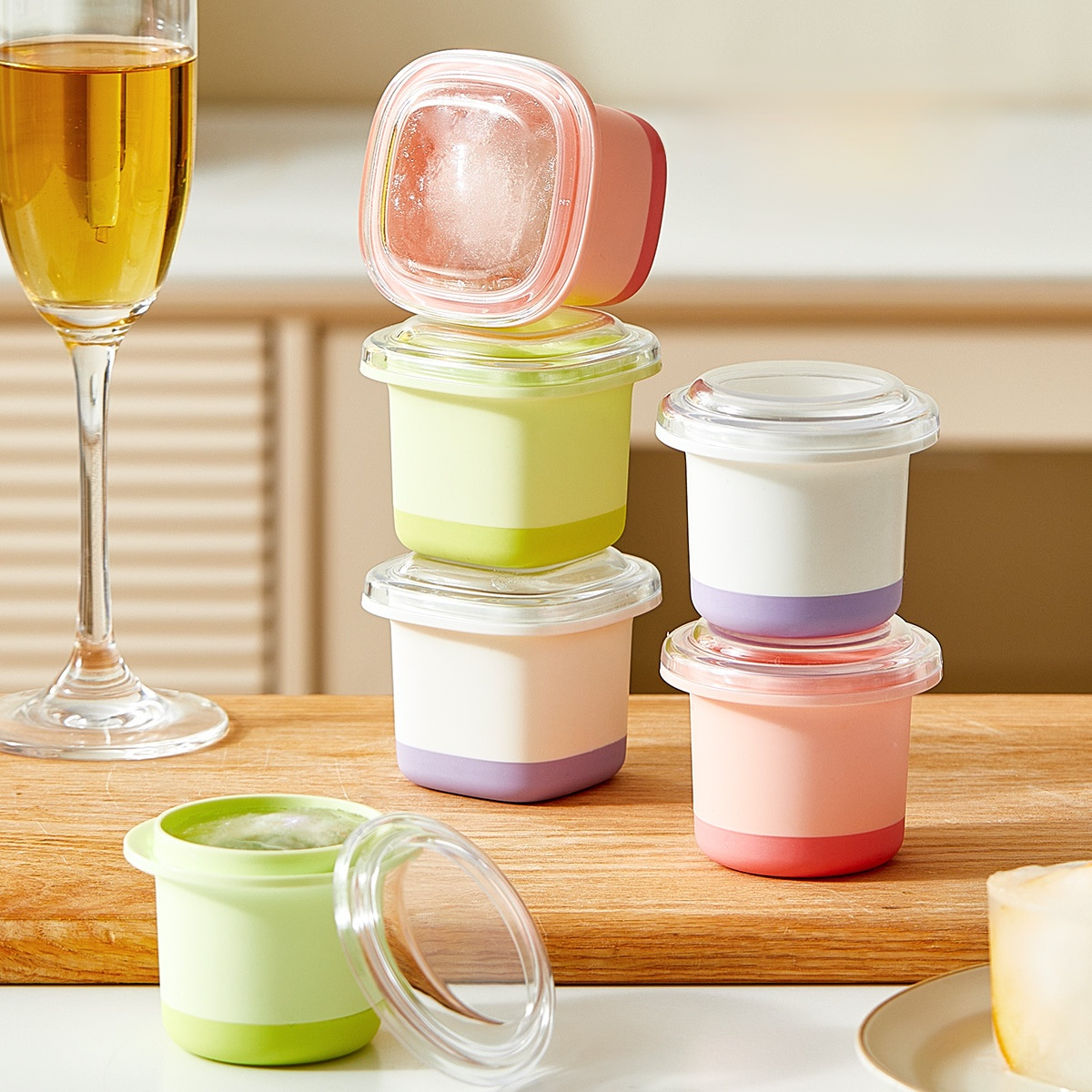 Single-compartment ice cube mold