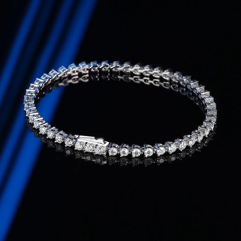 Three-prong hidden clasp moissanite bracelet for women, made of sterling silver, with a niche design, light luxury, fully encrusted with diamonds, tennis chain, shining and versatile