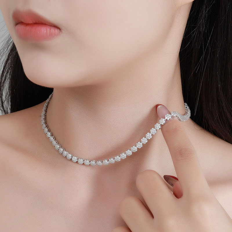 Double-secure moissanite plum blossom necklace for women, simple and versatile, super shiny collarbone chain, exquisite neck chain, birthday gift for girlfriend
