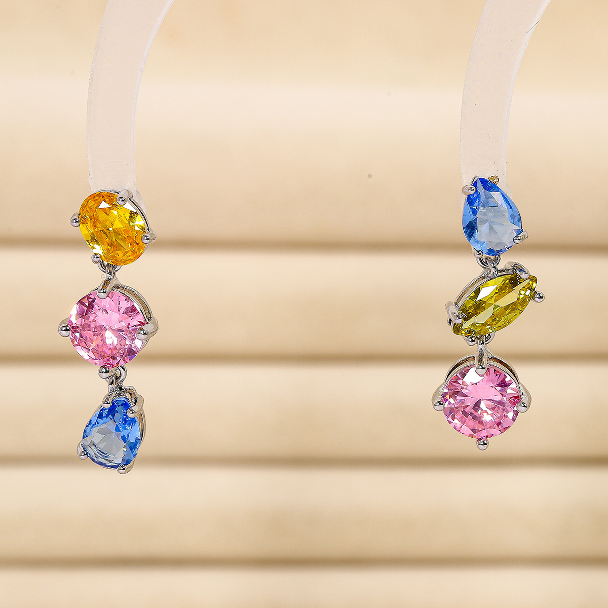 Light luxury sweet girl earrings, fashionable and versatile, color-blocked, exquisitely inlaid with zirconia, elegant and delicate ear accessories